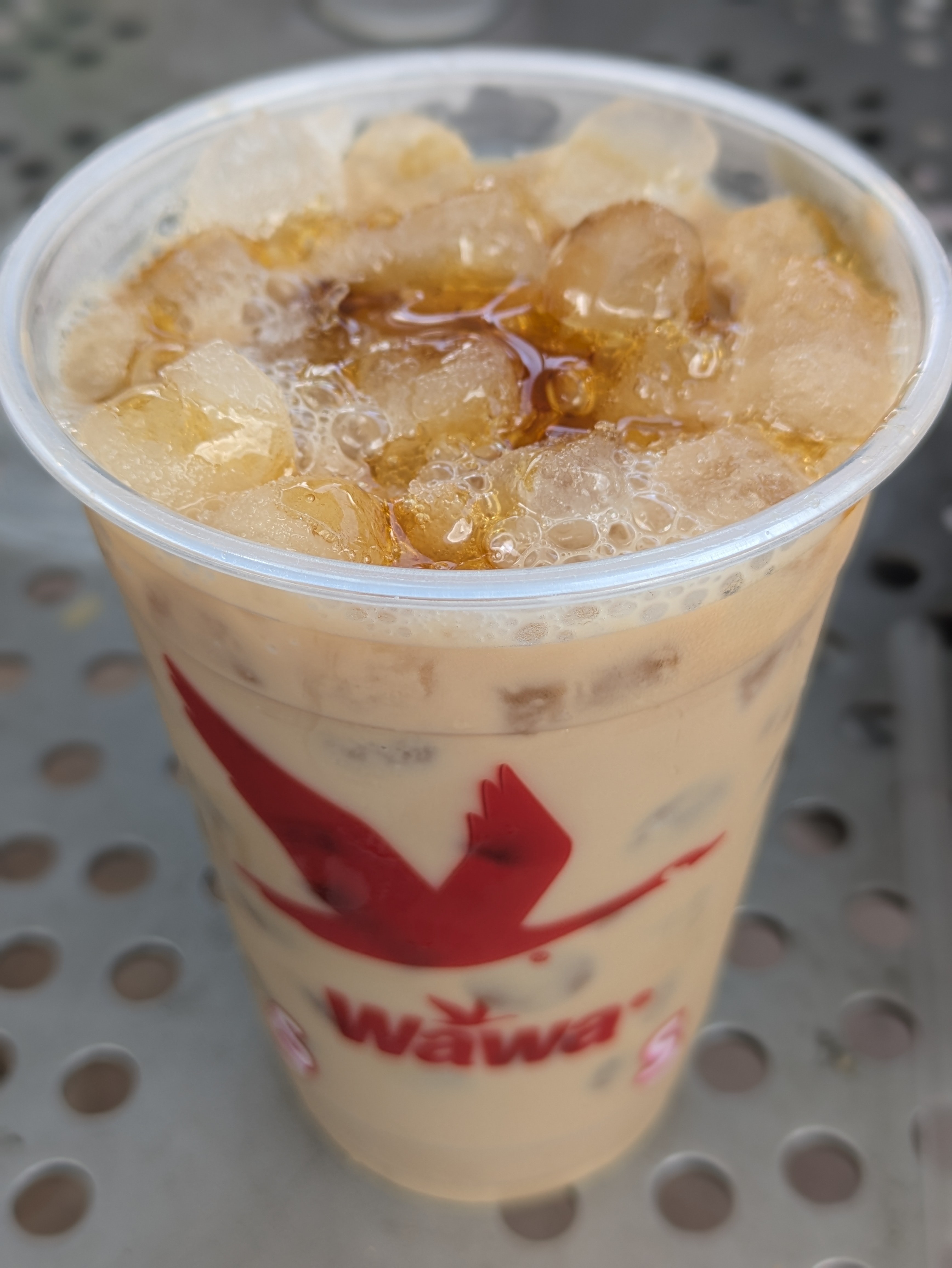 Hoy en mí gasolinera favorita tome un café frio de vainilla y le añadí miel✨😃