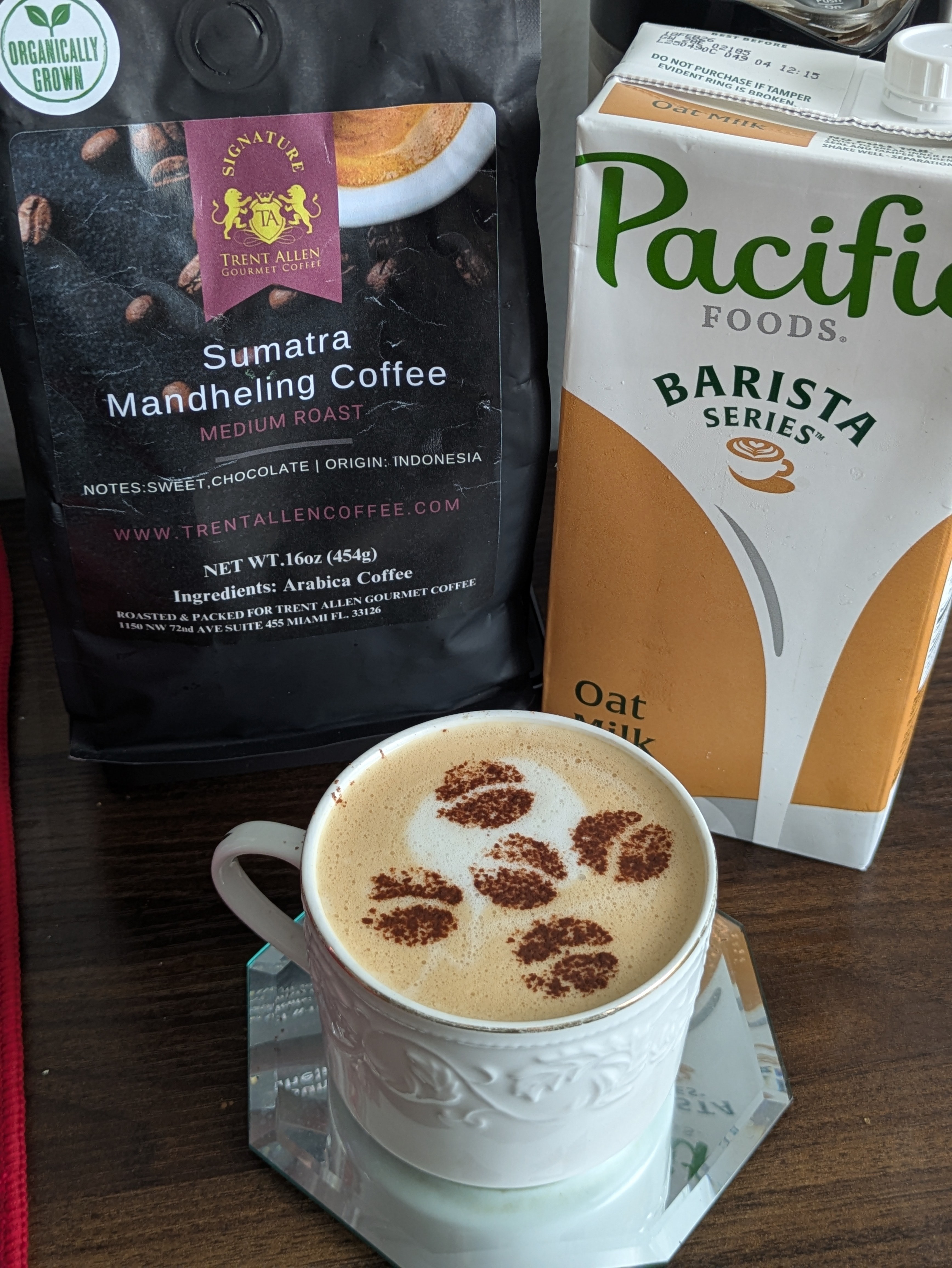 Buenos dias, buenas tardes🤎✨
A veces eres tú y tu café contra el mundo✨🤎