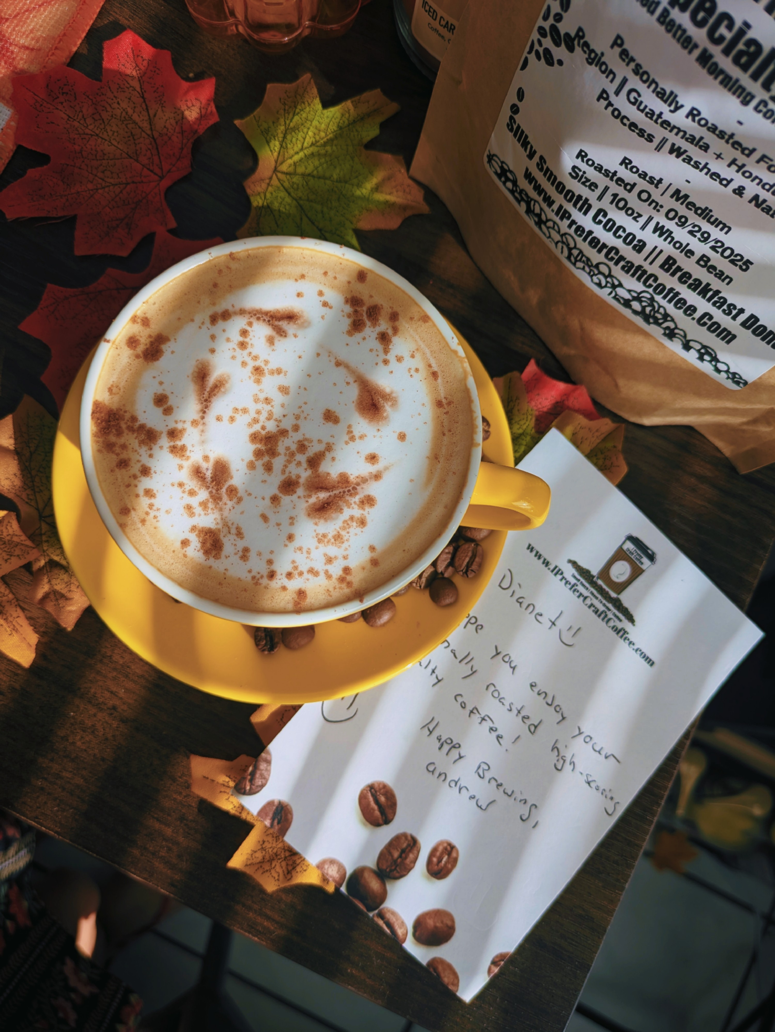 Estoy muy contenta de probar estos granos artesanales de café de especialidad.
Región; Guatemala+Honduras+Brasil
Además de dedicarme una nota, se agradece mucho estos detalles.
🫰🏻