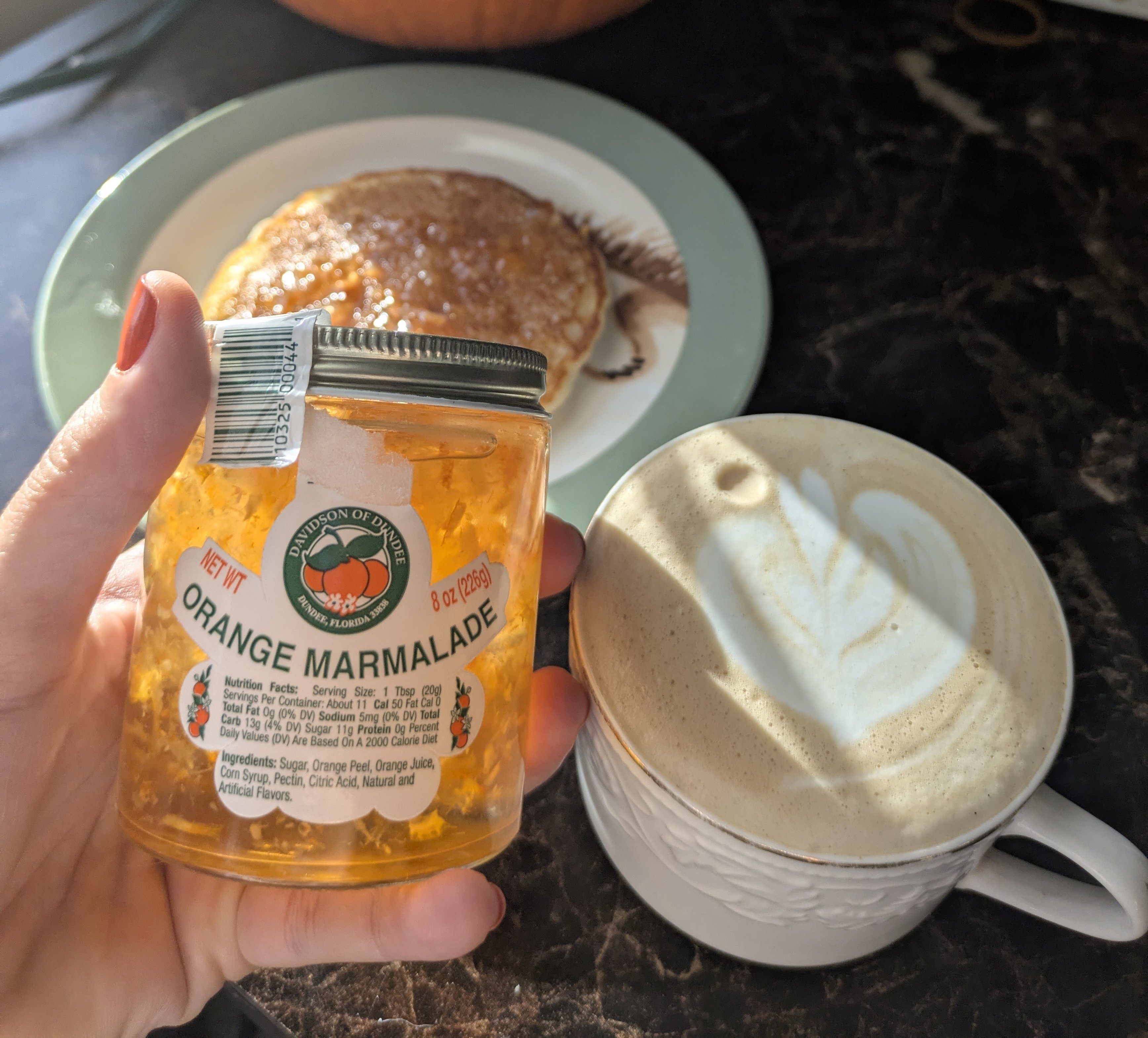 Estoy probando esta mermelada de naranja natural y esta buenísima. 
