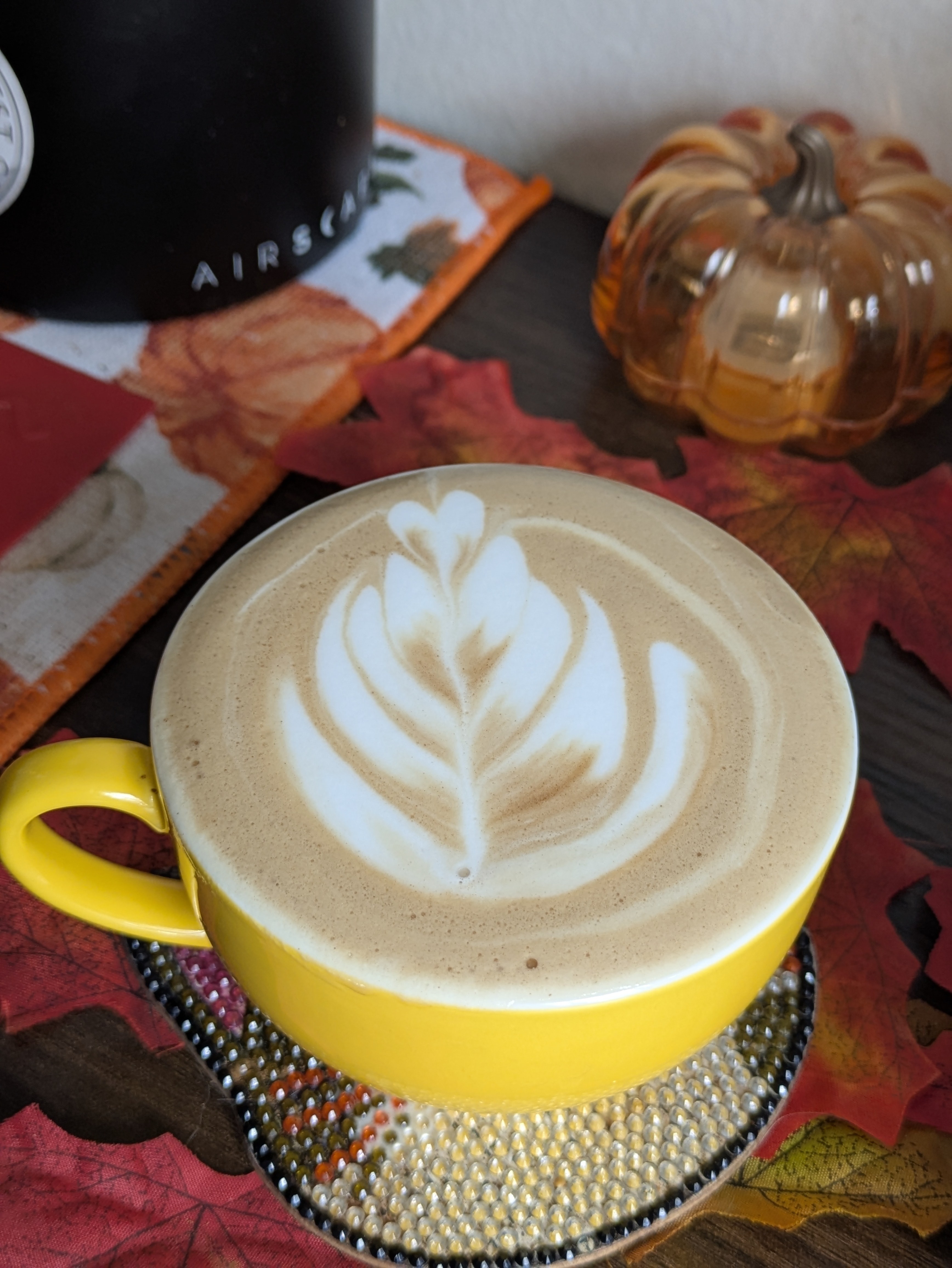 Pásate por mis redes sociales y ve a ver cómo logré hacer este latte art. 🤎👌🏻✨
Instagram; cafecito_with_me