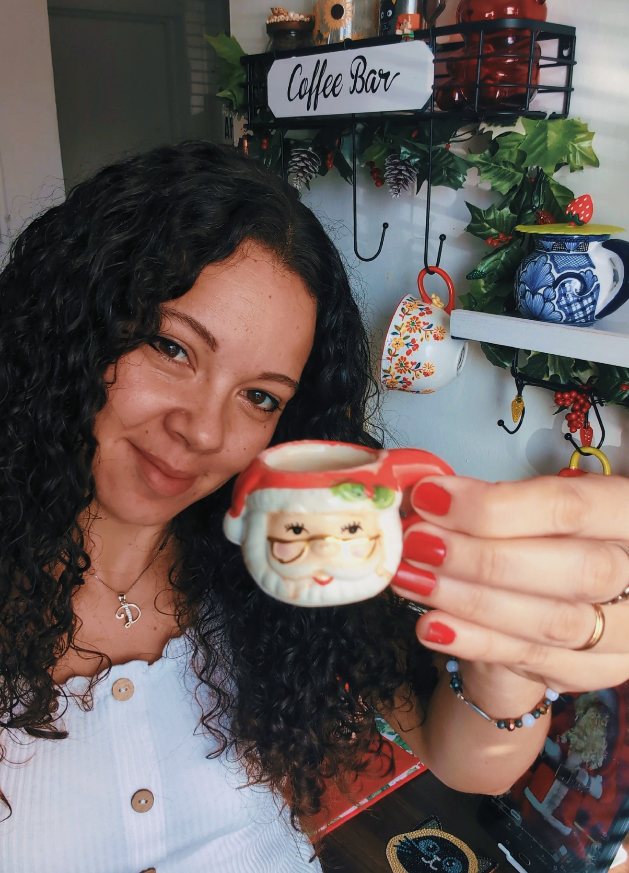 Mini taza de Santa Claus 🎄✨

Supongo que tomarias 10 tacitas de estas jijij 🤭