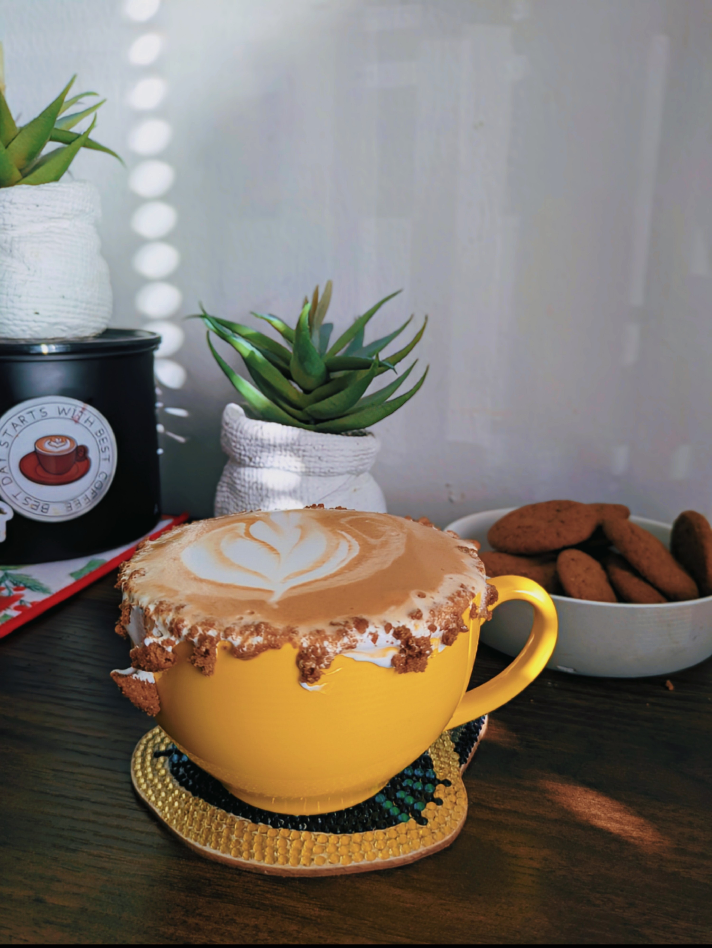 Delicioso Café con leche con crema de Marshmallow y galleras de gengibre ⭐