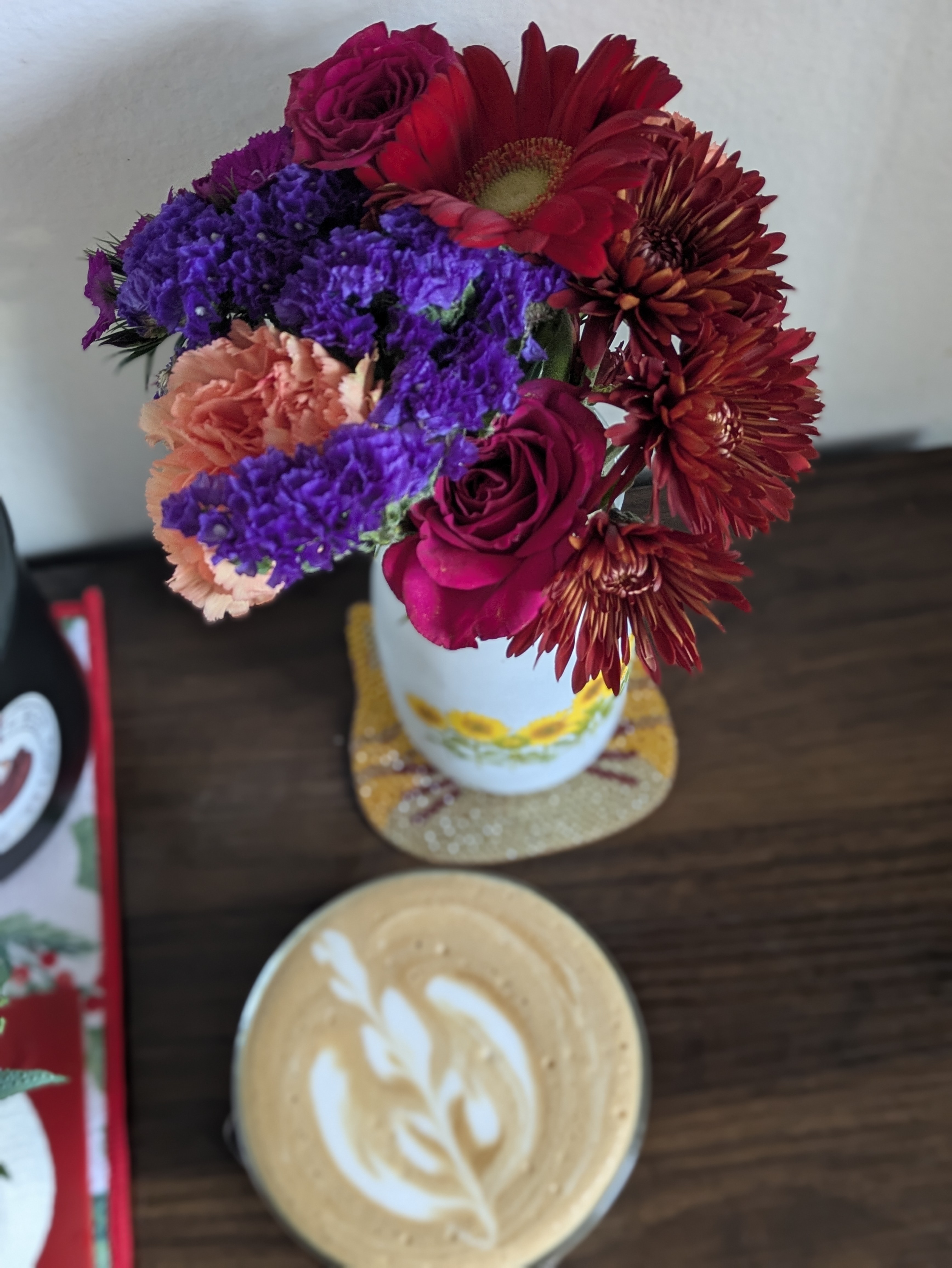 🌷Que bonito es cuando recibes flores de la persona que te quiere. Y yo le devuelvo el agradecimiento con un buen café. 

