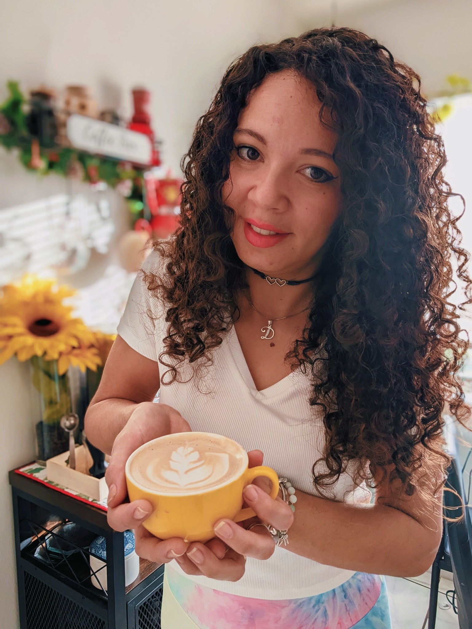 Don't underestimate the power of coffee & a girl with a dream.☕✨🥰