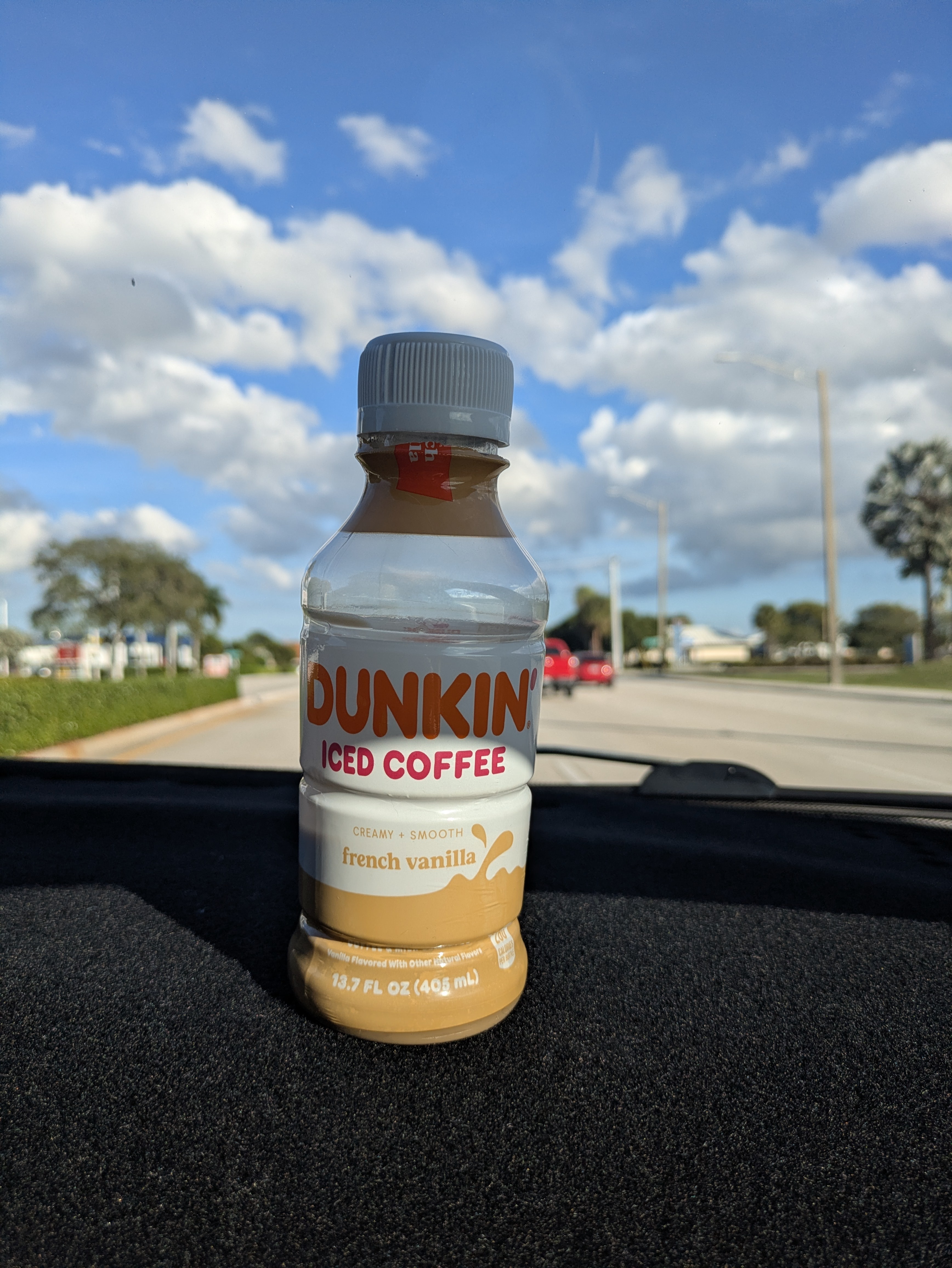 Hola, este café del Dunkin con sabor a vainilla es muy 😋 rico. Me lo tomé mientras conducía a pasar un rato al centro comercial con mí familia. Feliz día 🌟

Sígueme en mis redes sociales 

IG: cafecito_with_me 
flowcito_with_me 