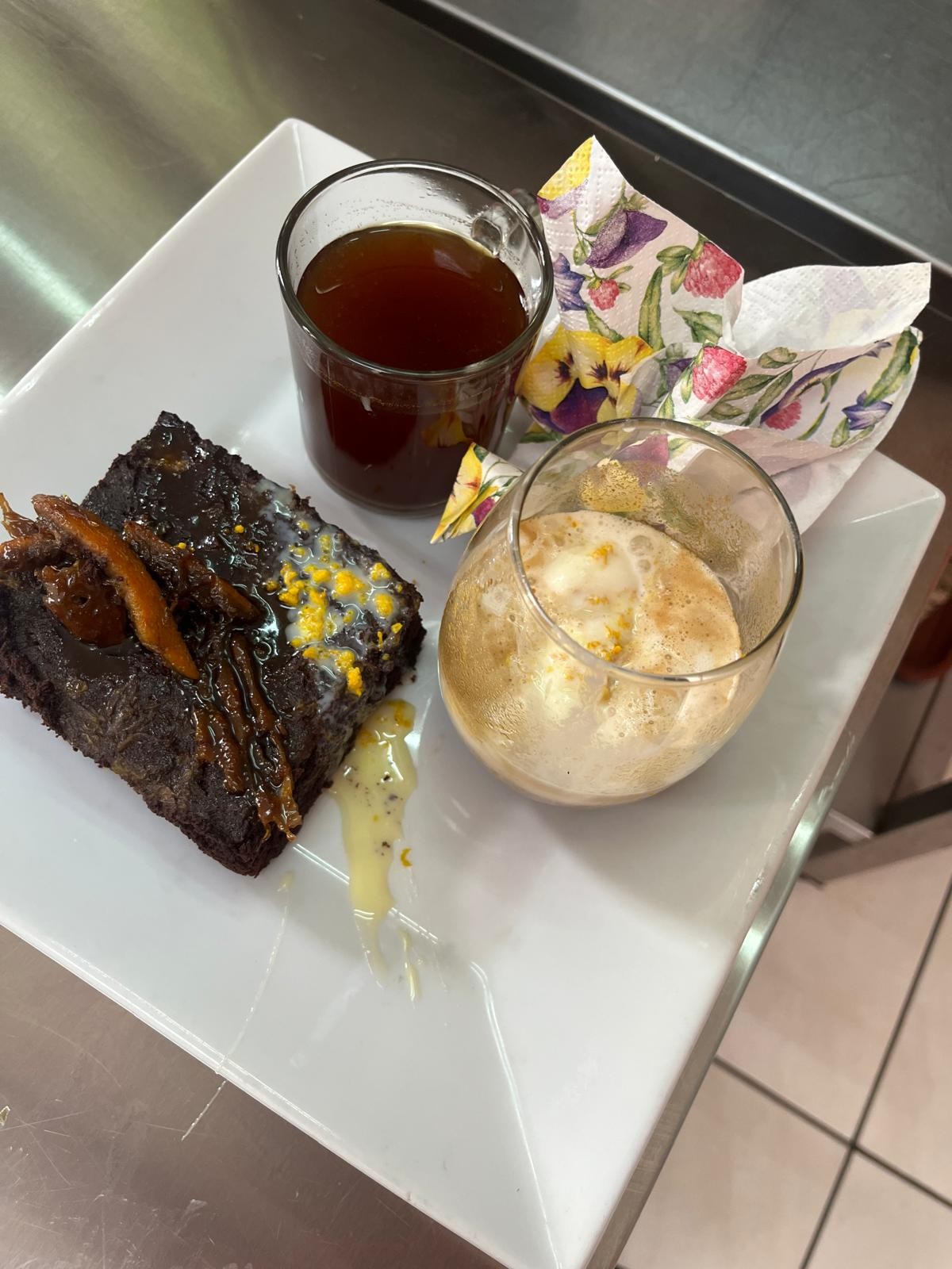 Mi prueba de barista: Affogato con salsa de naranja, té chai y brownie amargo con naranja confitada 🎀🍊 🎀