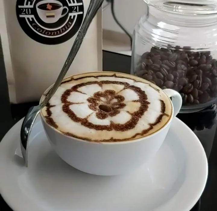 😬👈📨🎞️se acaba el momento de adecuación en el día. recargalo con otro pase brumoso de buen café. 
