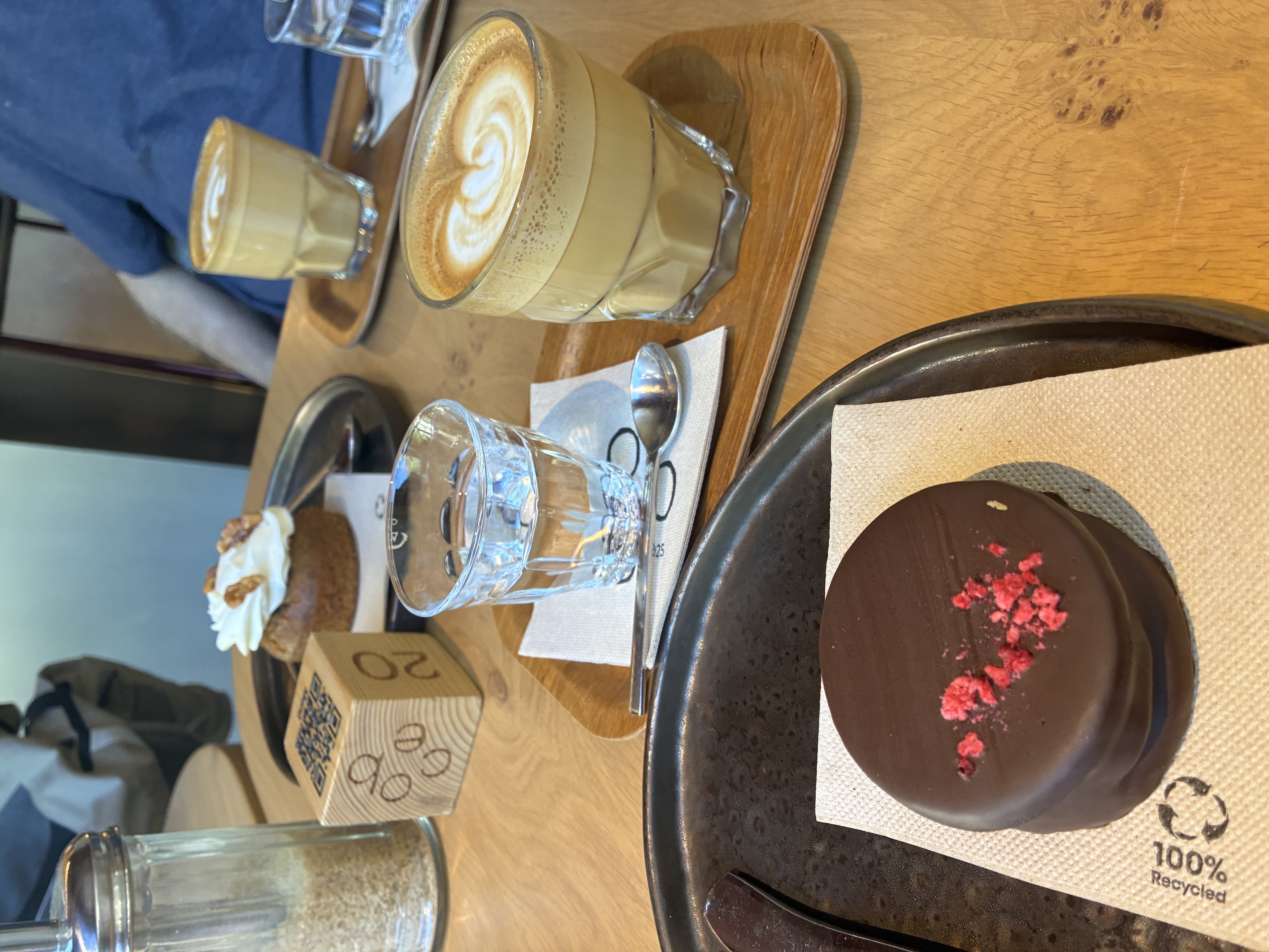 flat white and co ❤️🤎❤️🤎