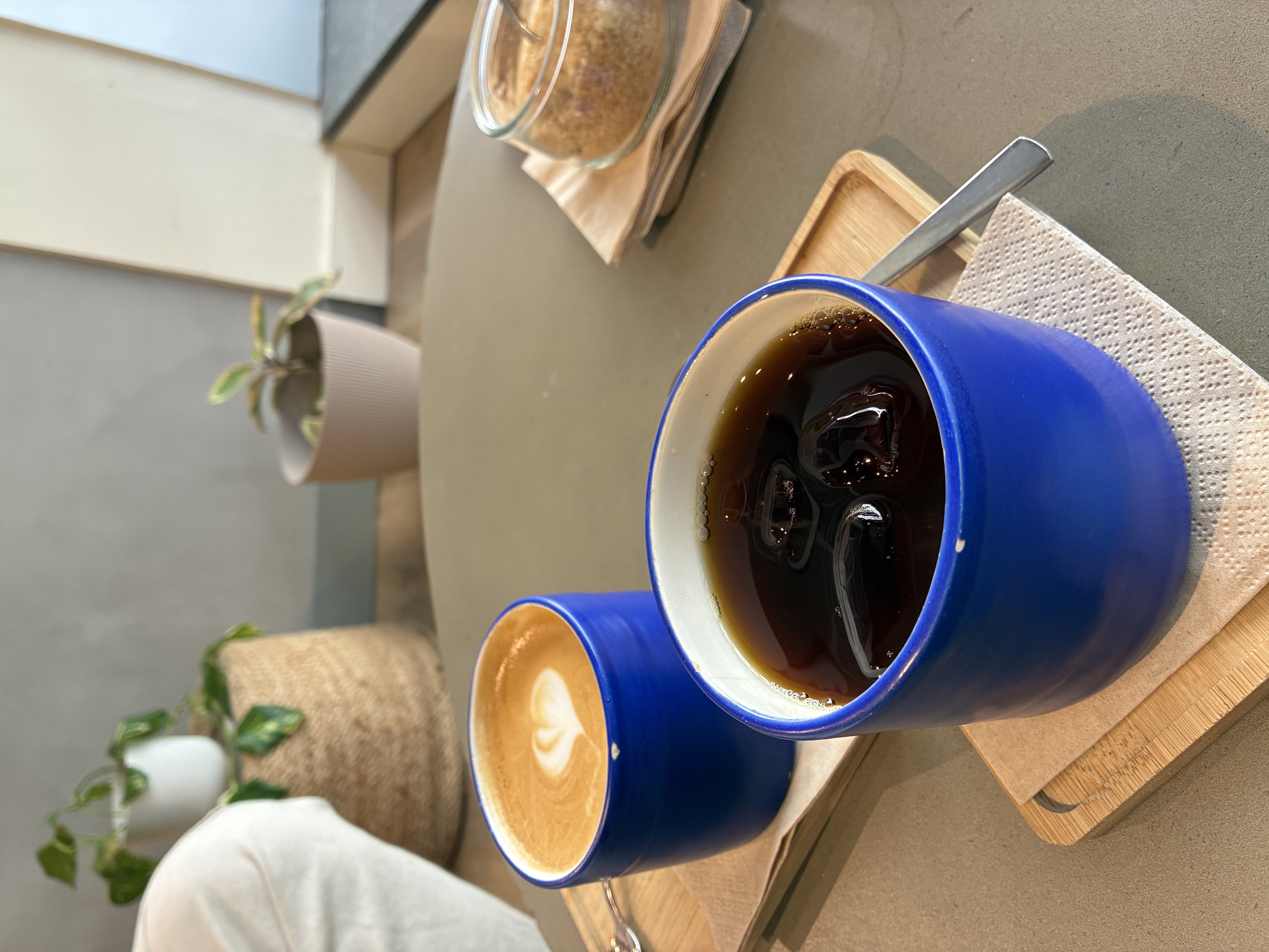 Batch Brew & Flat white  al Two Shots