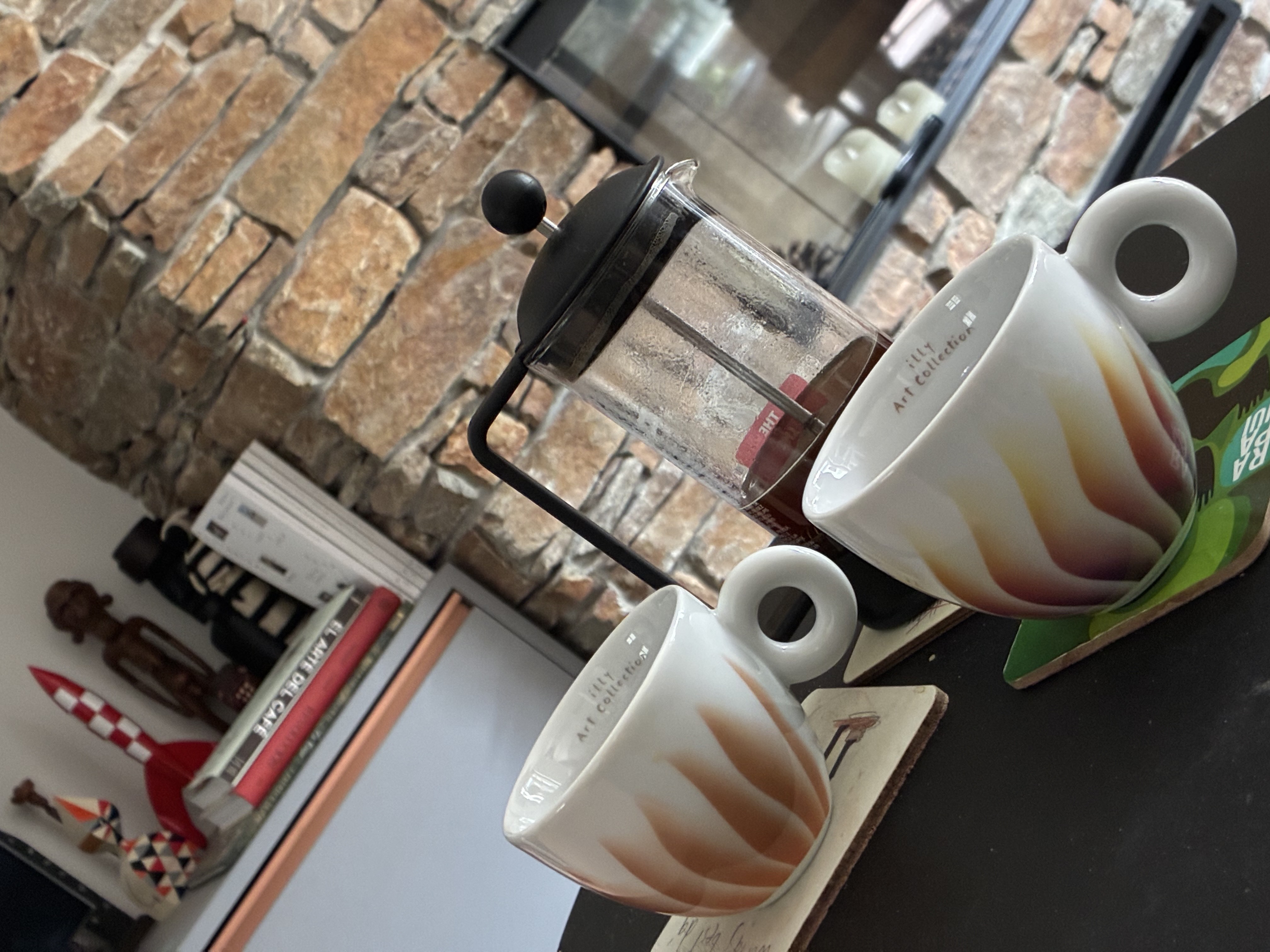 Avui fa menys calor … : tormenta🌧️☔️ així que café sense gel!🤩