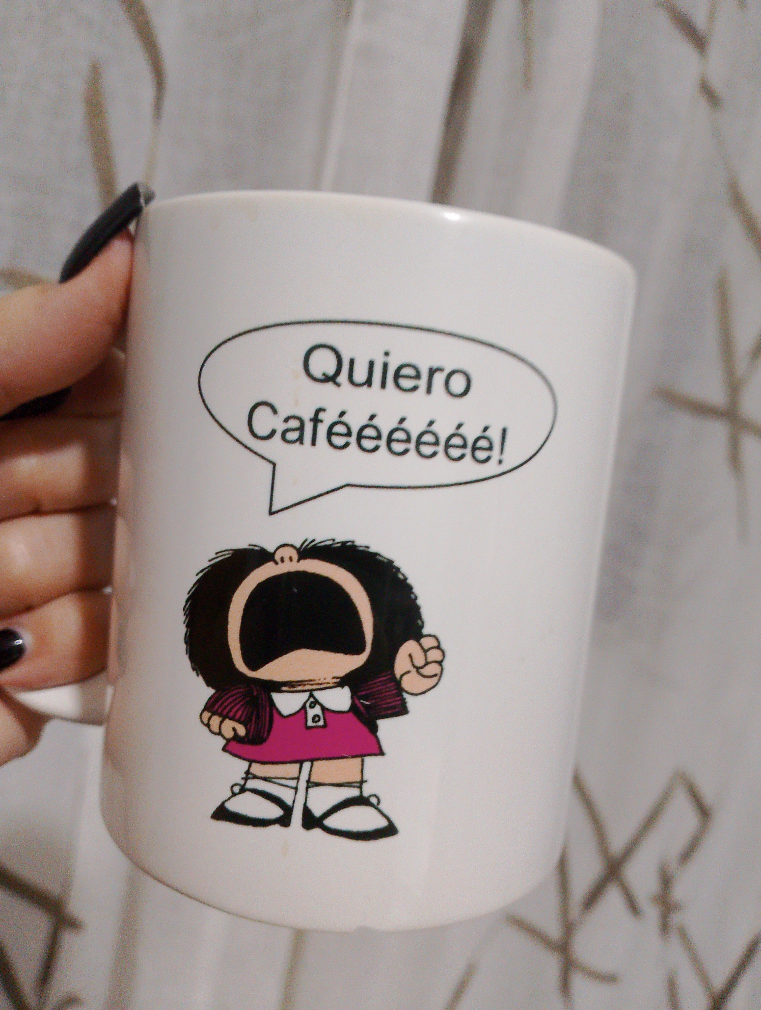 Que mejor que la combinación perfecta, taza de café + Mafalda= mensaje muy claro  🤎☕