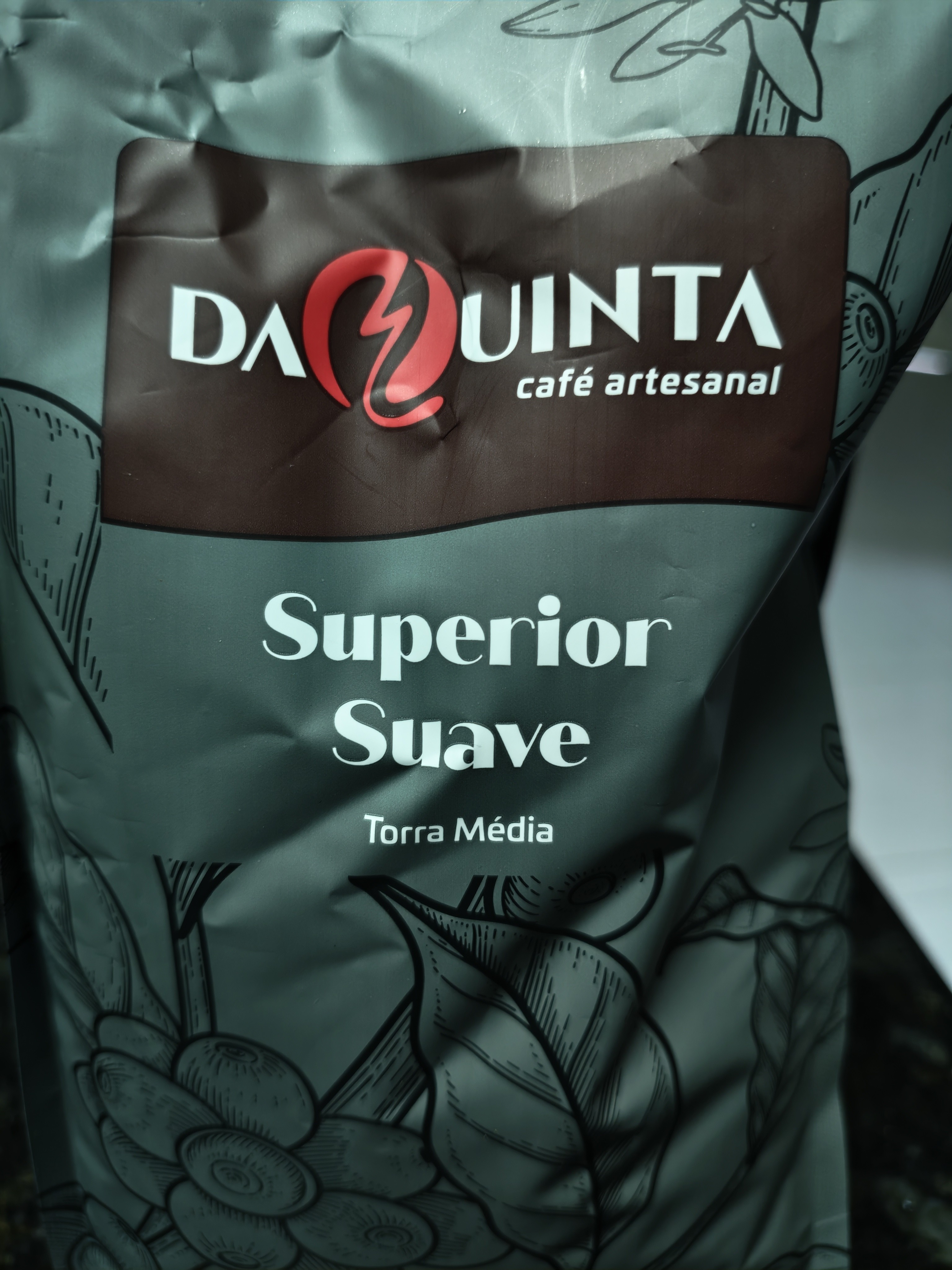 Café mineiro torrado e embalado em São Bento do Sul.
Suave, gostoso, bom para um café longo ou para quem está iniciando no café sem açúcar.