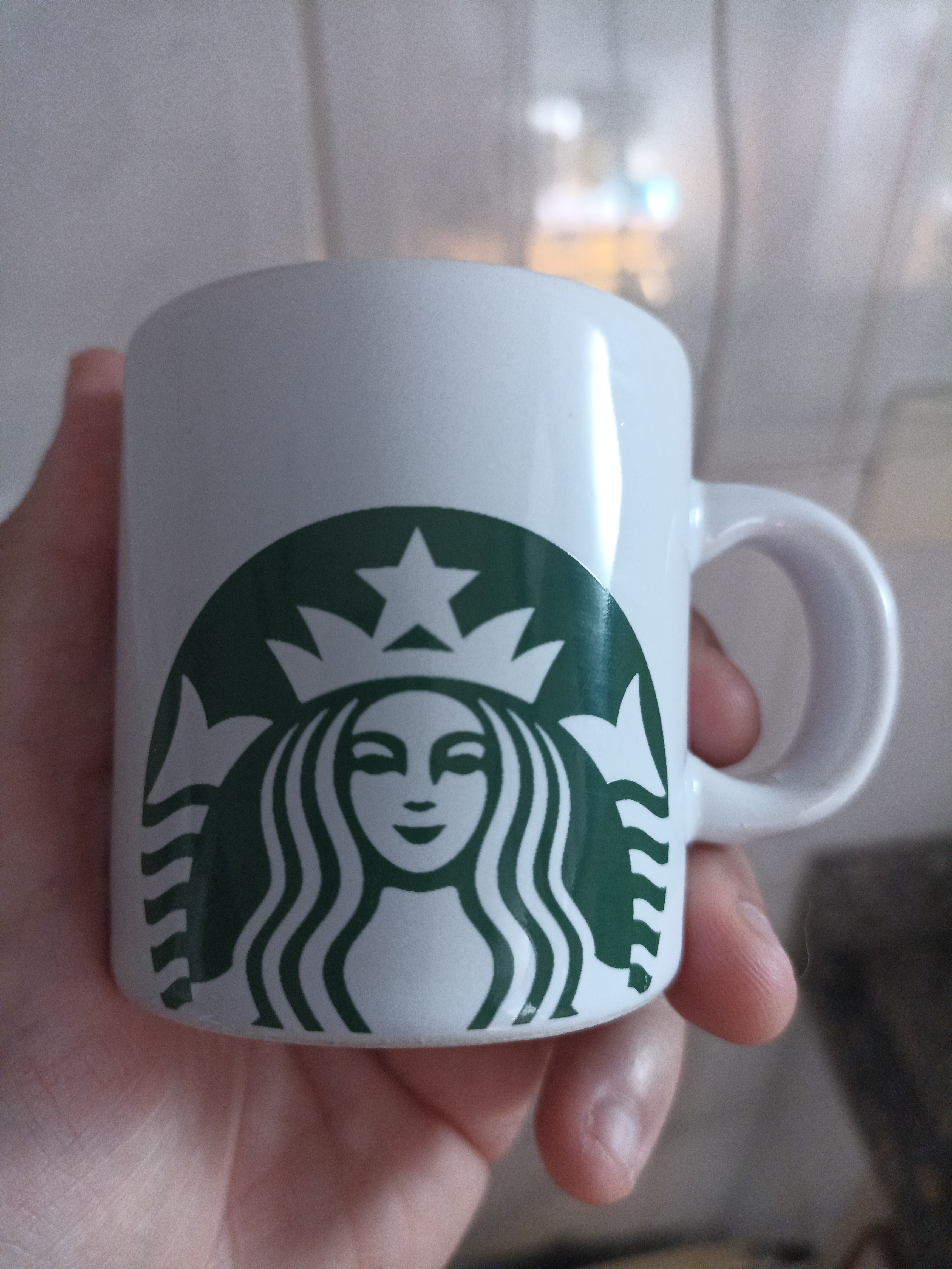 Caneca branca de 100ml da Starbucks 