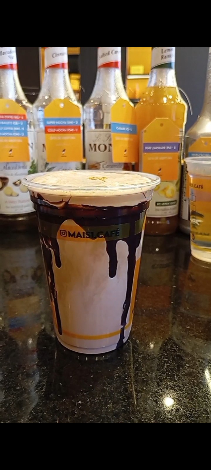 Um Iced Latte de Prestígio: Espresso + Leite com chocolate e côco 😋🥥🍫