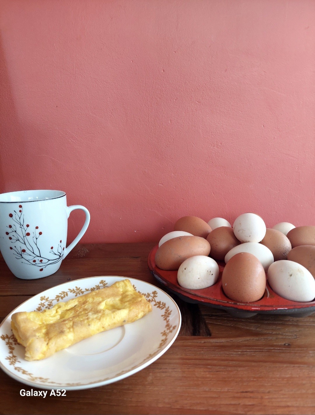 Café Lavazza expresso barista perfetto en grain.

Un café très long accompagné d'une tortilla avec les œufs des poules du jardin 

