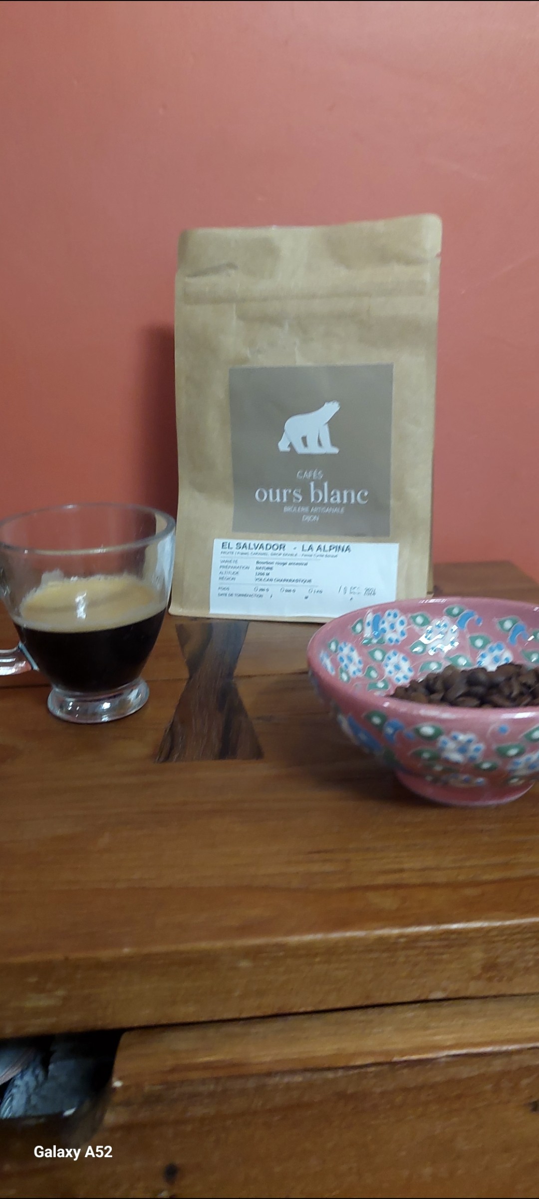 Café Ours Blanc El Salvador, La Alpina 
En grain, bourbon rouge ancestral
Fruité, fraise, caramel, sirop d'érable 