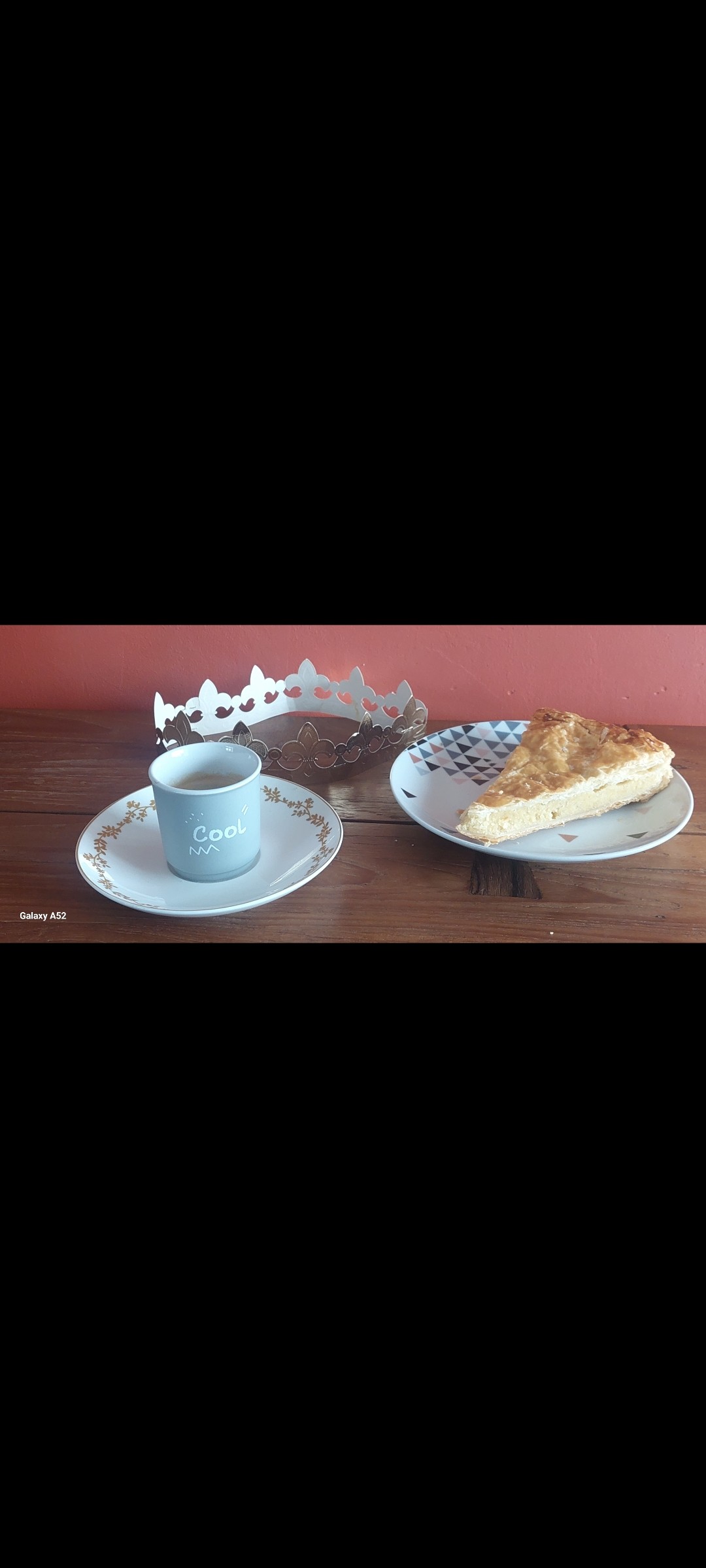 Cafés Ours Blanc El Salvador, La Alpina, en grain.
Accompagné d'une galette des rois en ce jour d'epiphanie