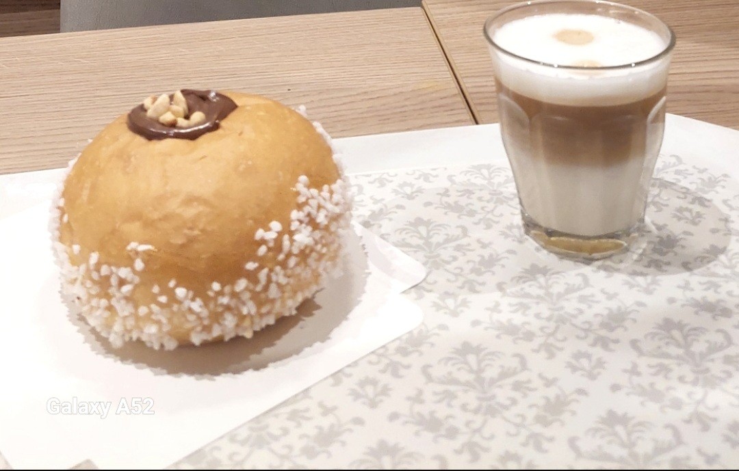 Café latte macchiato au caramel 
Accompagné d'une brioche des rois au Nutella.

Pour un super goûter 