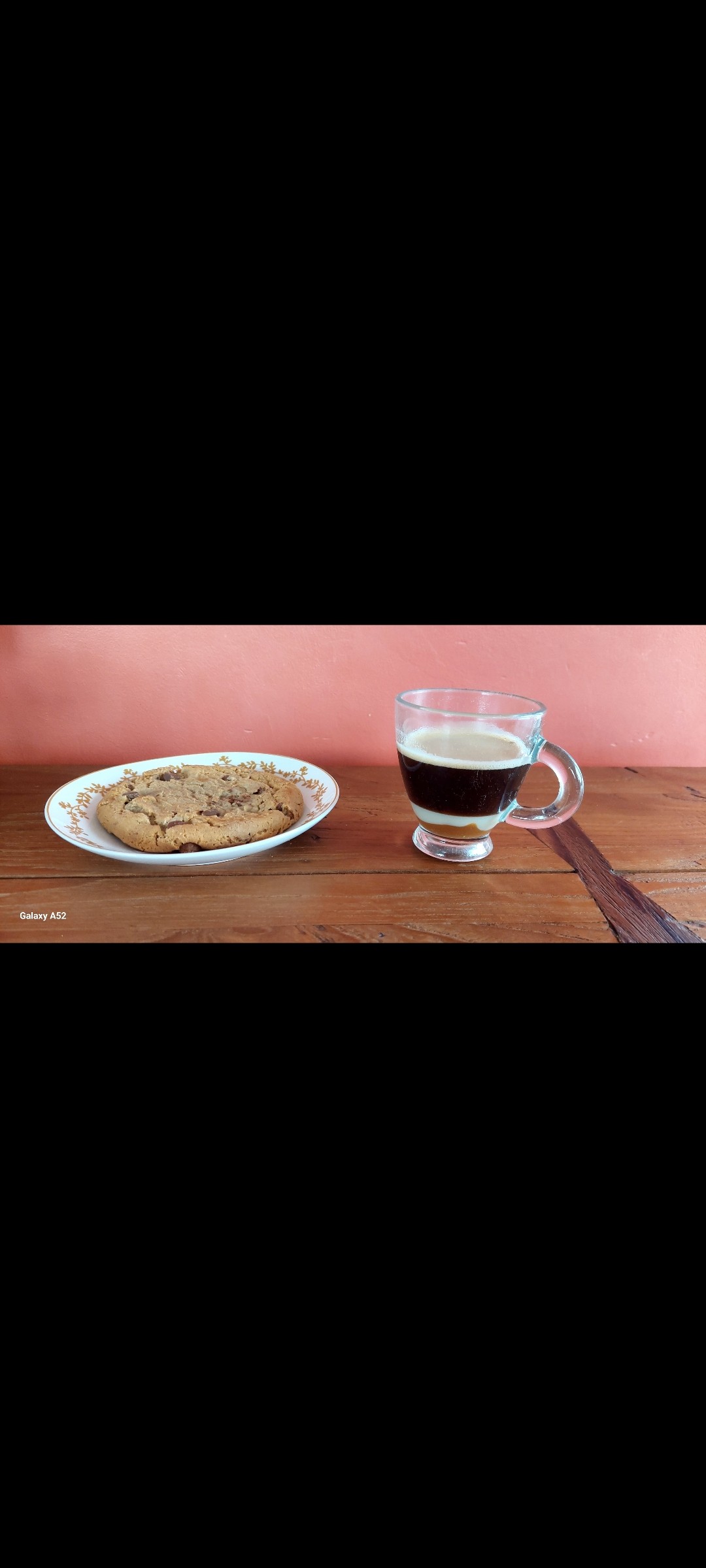 Café l'Or Absolu en grains
accompagné d'un cookie aux éclats de chocolat 