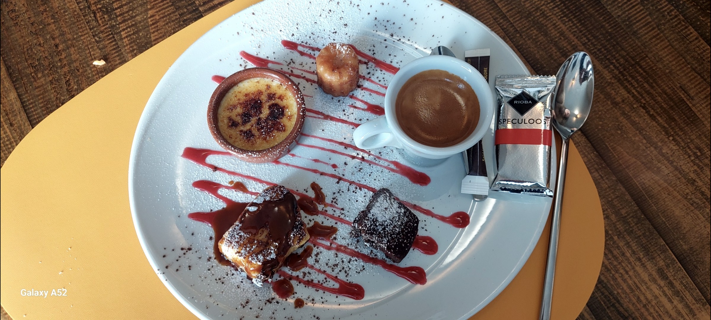 Café Lavazza 

Café Gourmand bien sympathique pour cette fin de repas entre collègues ce midi.
