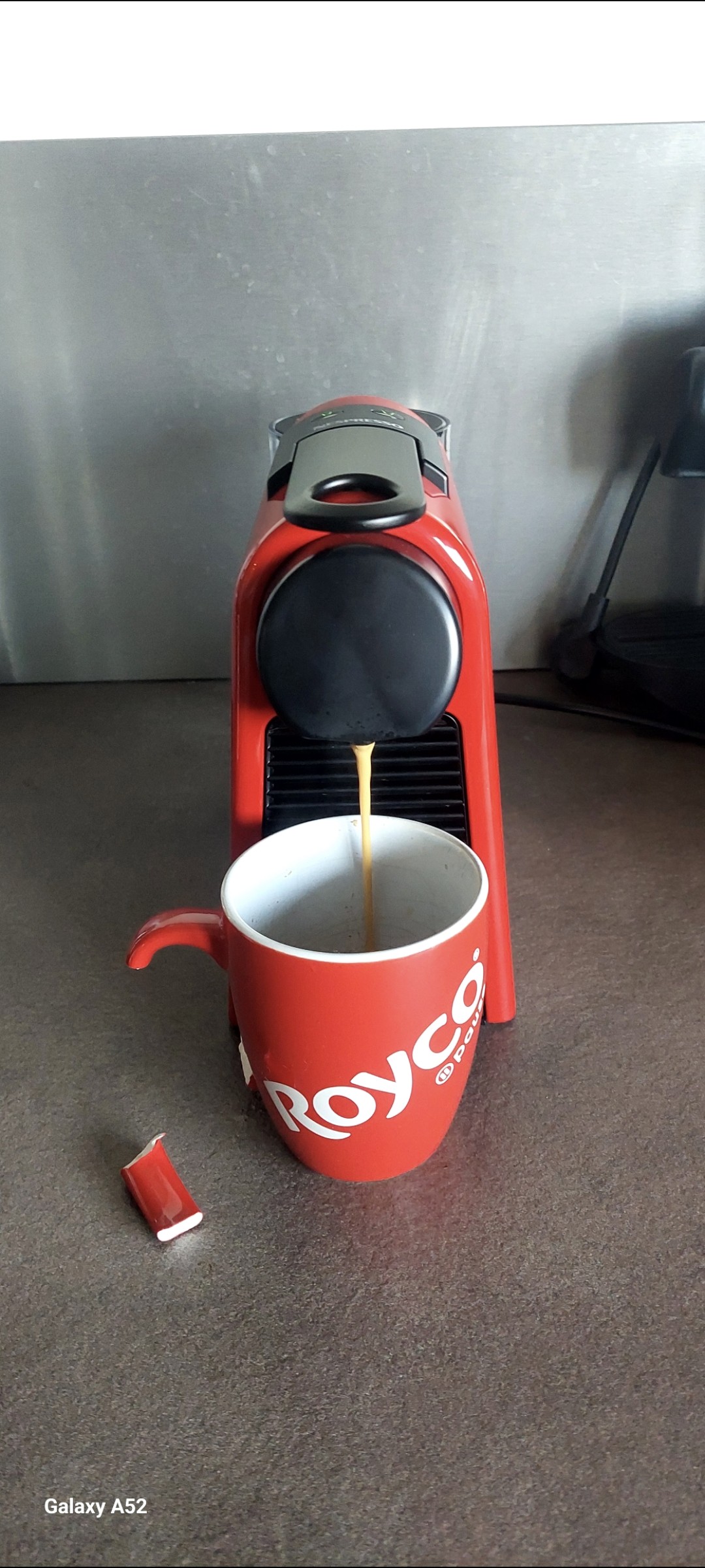 Café Modena Lungo 
En capsule 

Mauvais présage.
 J'ai cassé l'anse de ma tasse préférée entre deux confs calls 