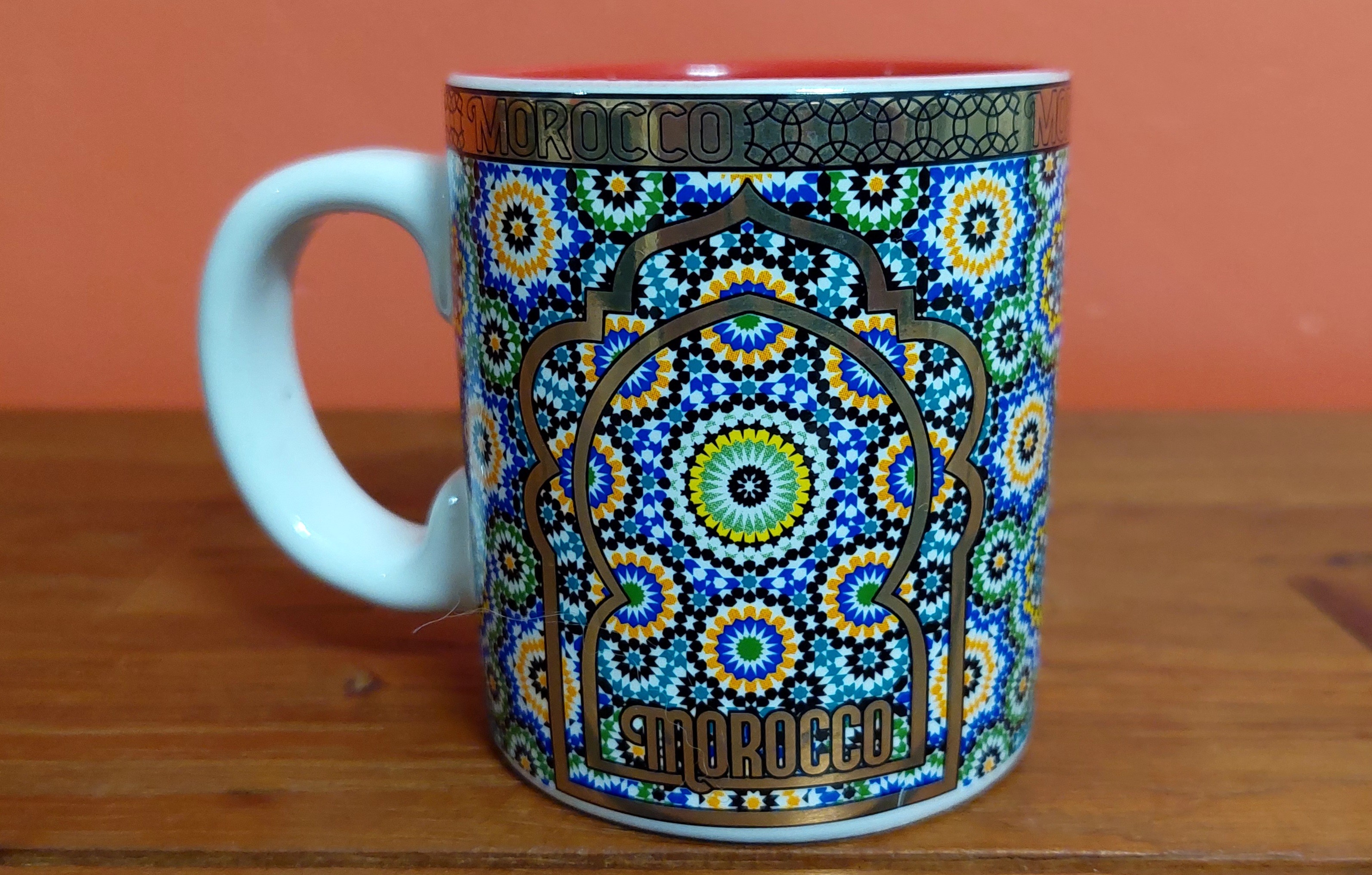 Café l'Or Absolu en grains
Nouvelle tasse.
Cadeau de ma collègue de retour du Maroc !
