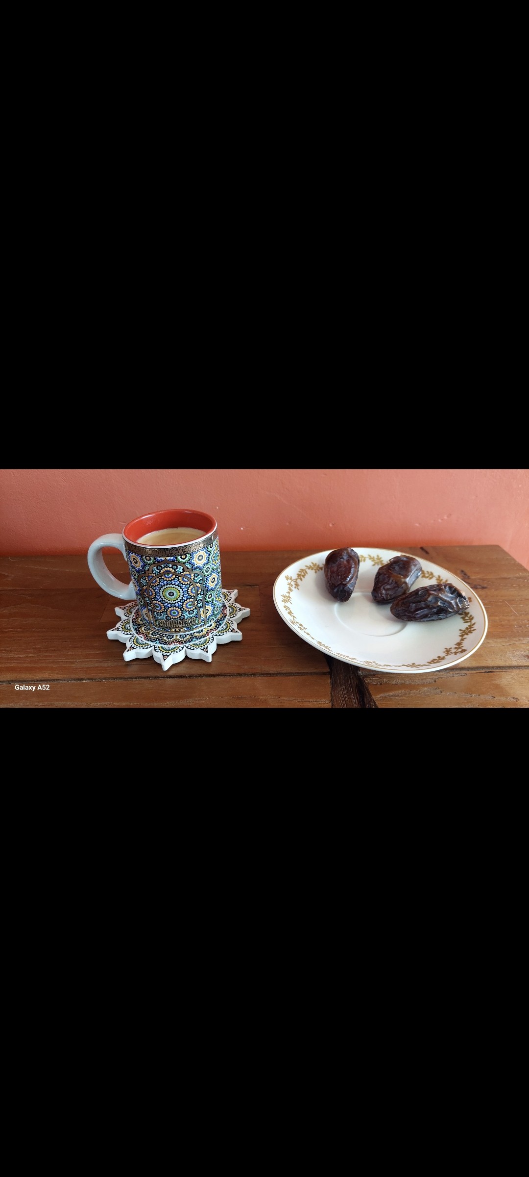 Café San Marco Supremo en grains 
Petit expresso et quelques dattes Medjools

J'avais oublié de photographier la sous tasse lors de mon précédent poste !