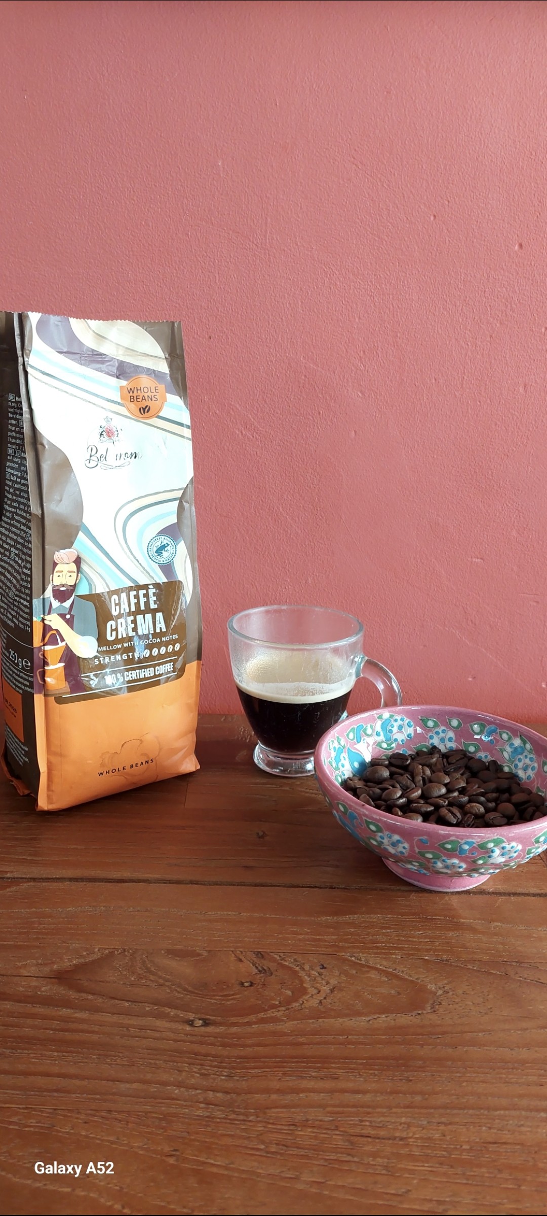 Café Bellarom

Un peu déçu par ce nouveau café 
Pas de notion de variété ni du pays d'origine 
Au même prix que les autres cafés de grande distribution 
Par contre joli packaging
