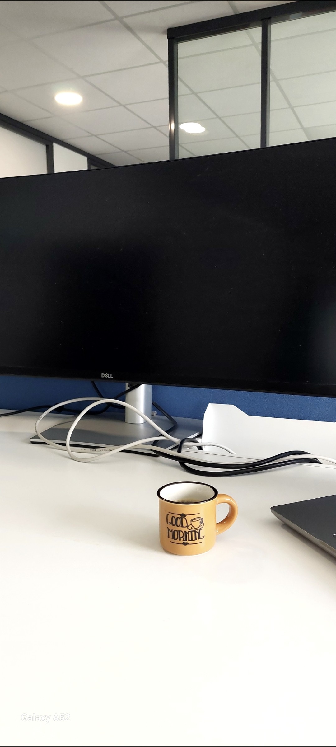 Expresso serré 
Pas grand mon ce matin au travail  en ce lendemain de 1er mai

Le côté positif c'est que c'est bien calme !
