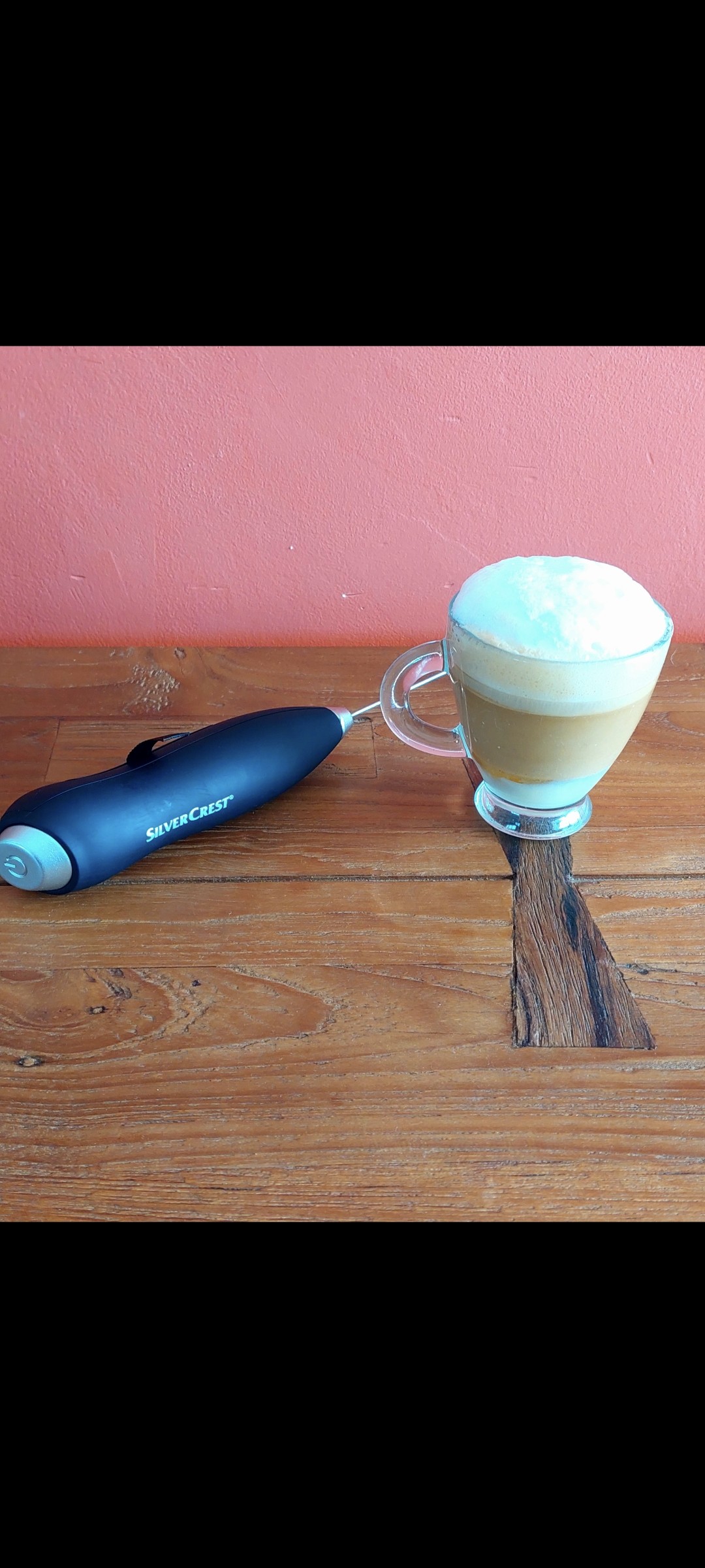 Café Bellarom Espresso Roast en grains + lait concentré sucré + sirop de vanille  + mousse de lait

Test de mon nouveau mousseur à lait 