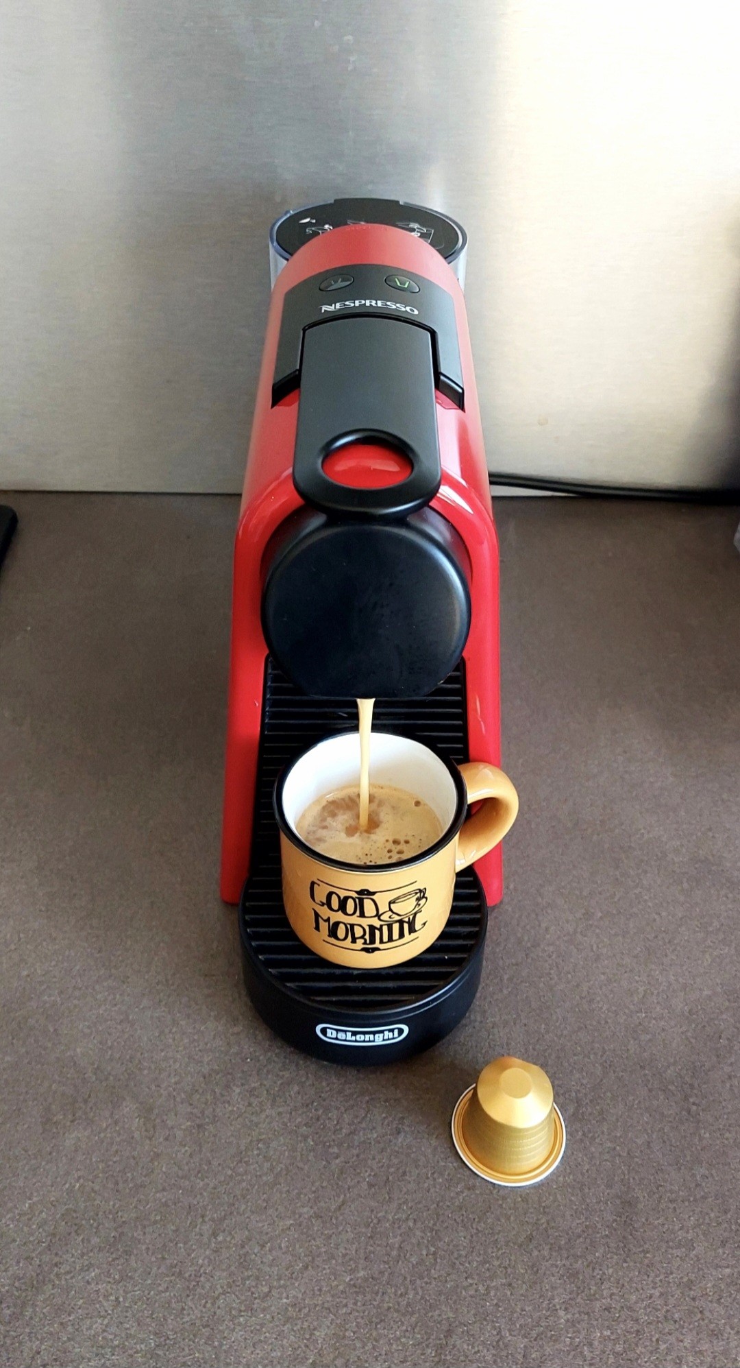 Expresso serré 

Pas grand monde au travail en ce lendemain de 8 mai. 
