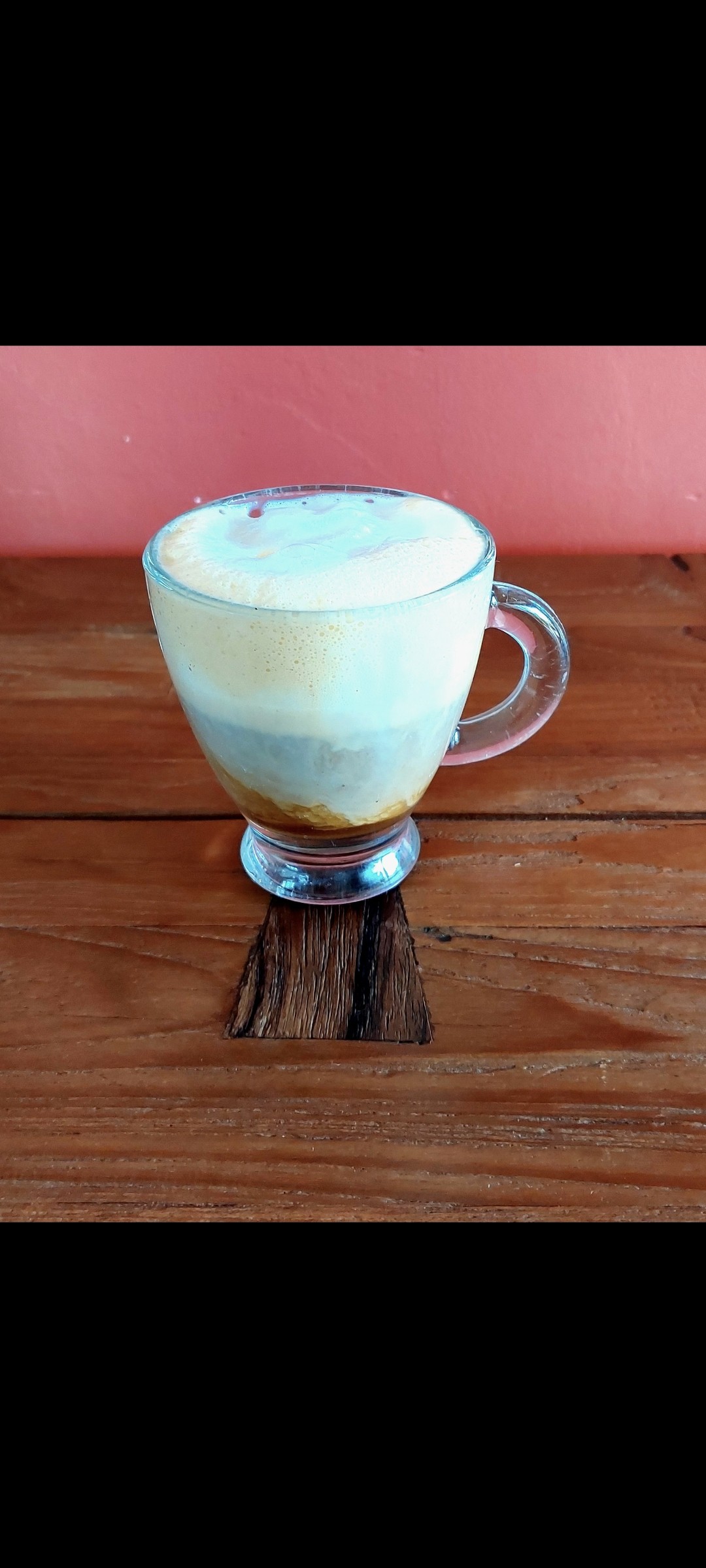 Café Bellarom Pérou bio en grains 

Expresso, boule de glace à la vanille,  sirop de vanille et mousse de lait.

Le résultat me va plutôt bien !