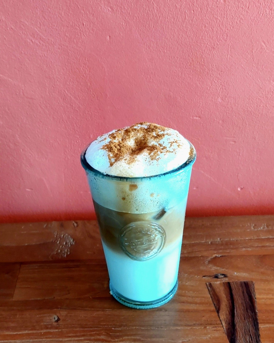 Café Carte Noire grains classique 

Petit café glacé ce midi à la maison.
Le résultat est  très moche ;-
Le côté positif c'est que je ne peux que m'améliorer. 
Le goût est pas mal