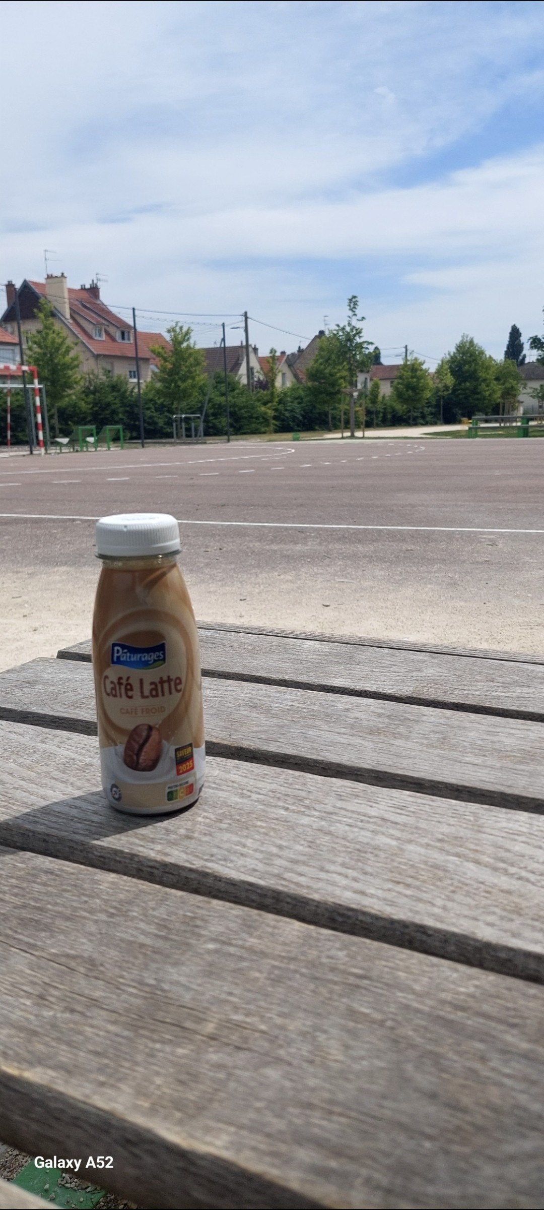 Café latte  Pâturages

Picnic improvisé 
Beaucoup trop d'emballages
La prochaine fois je préparerai en avance les sandwichs et le café !