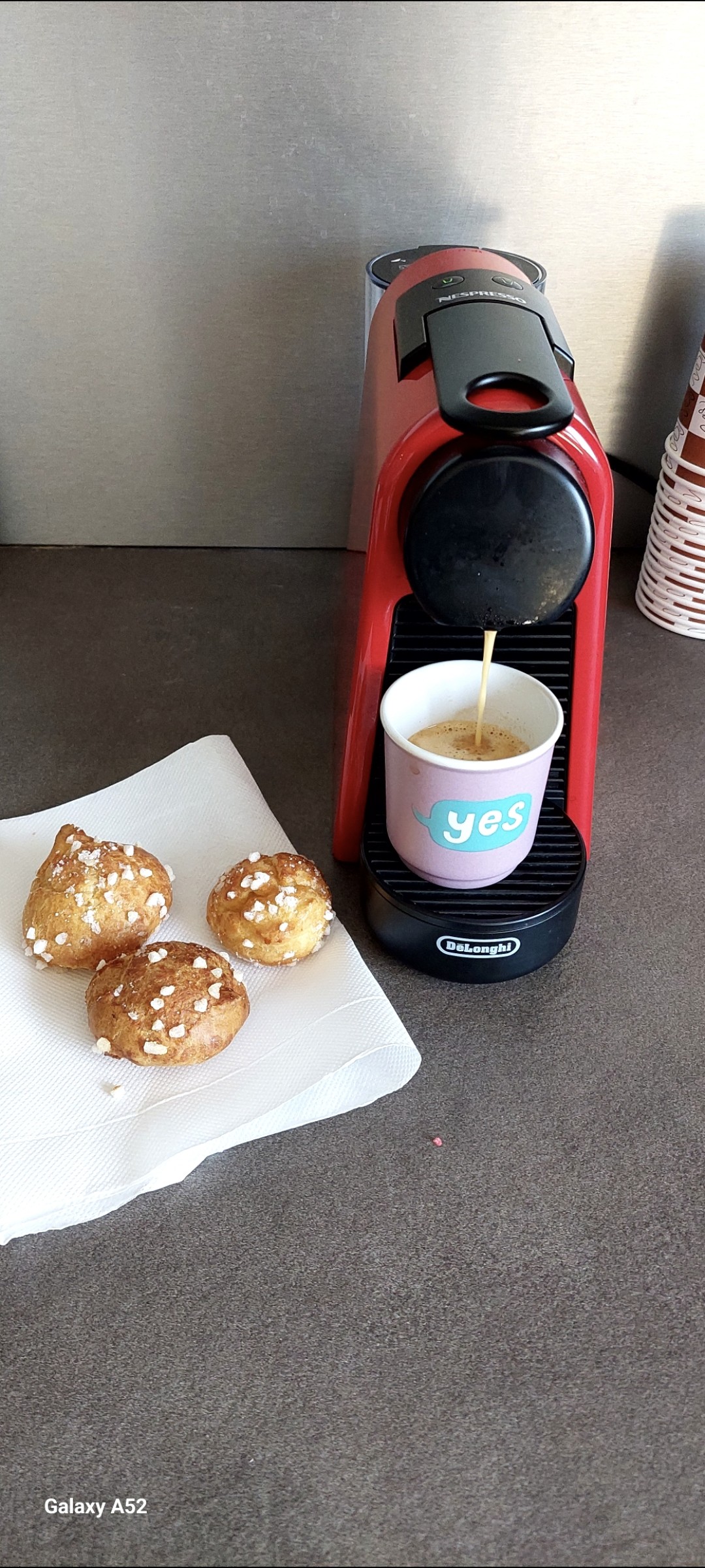 Café Bellarom Espresso Classico

Double expresso bien serré accompagné de chouquettes au sucre