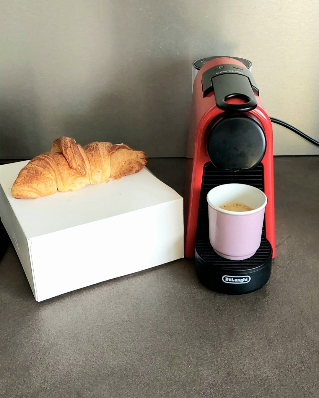 Café Bellarom Espresso Classico 

Quelqu'un a amené des croissants de classe mondiale ce matin.
Dommage que le nom du boulanger ne soit pas indiqué sur la boite