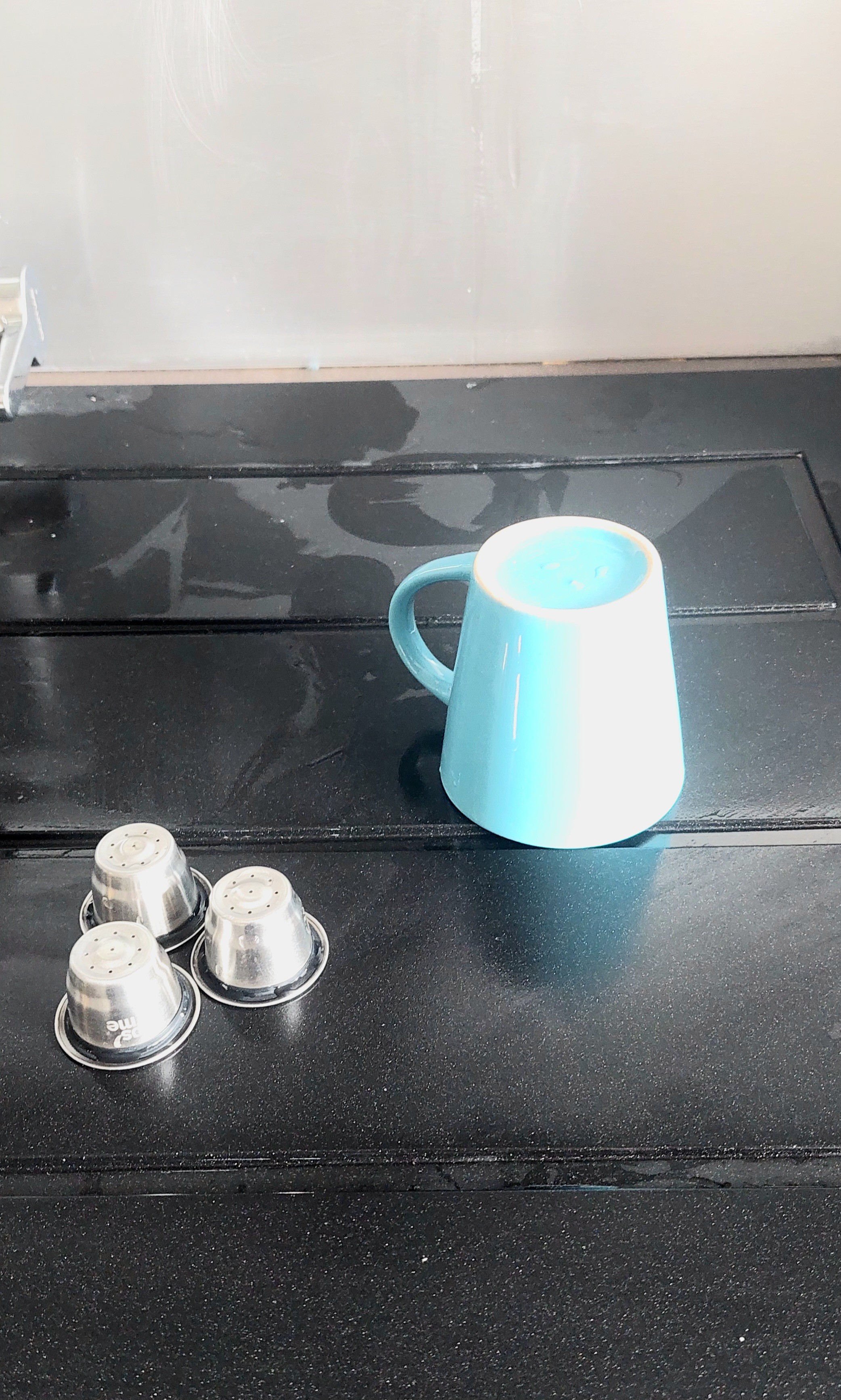 Au travail ce matin. 
Joli Mug et 3 capsules inox réutilisables
J'aime bien le concept.
