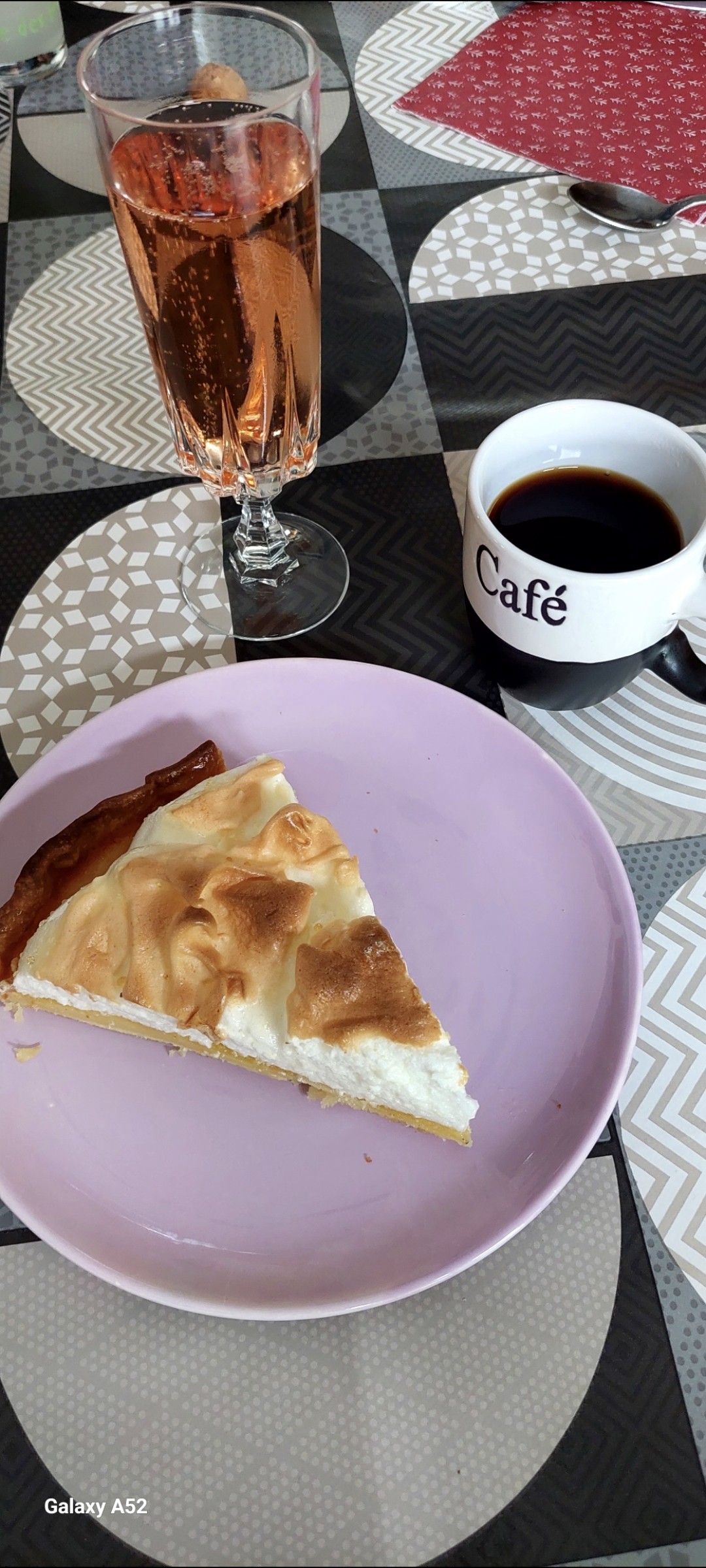 Café filtre et tarte au citron meringuée maison
Ma tarte préférée 