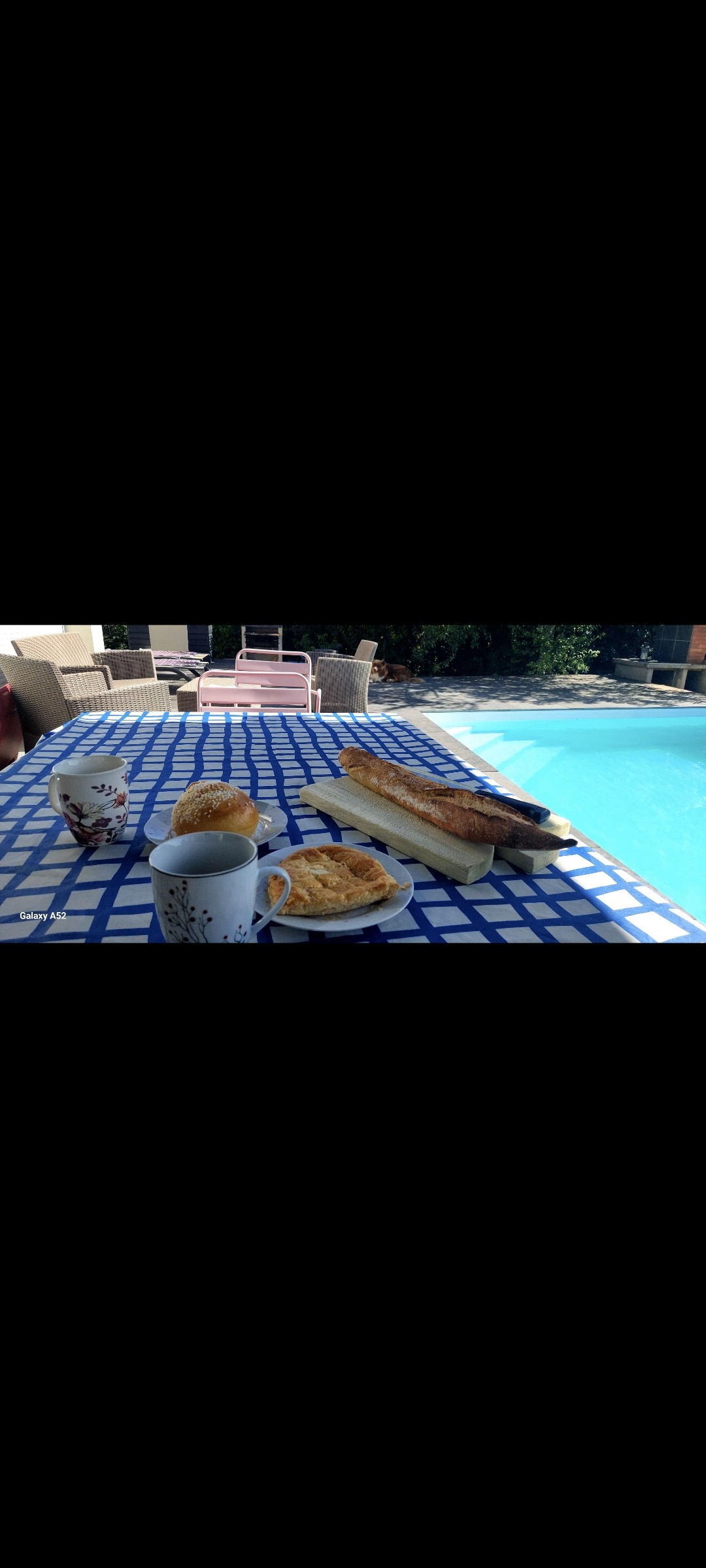 Café Saula Original en grain

Café long ce matin accompagné d'un chausson aux pommes et d'une brioche au sucre
Dommage que la photo ne soit pas top