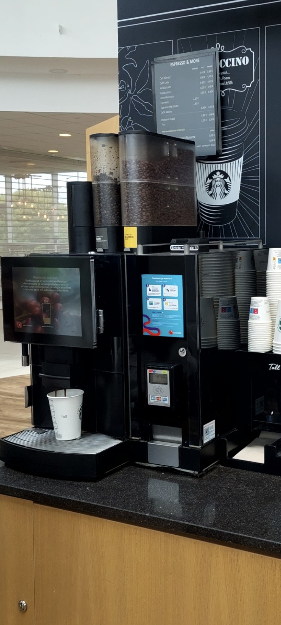 Café Starbucks 

Petit pause café sur cette aire de repos Alsacienne 
