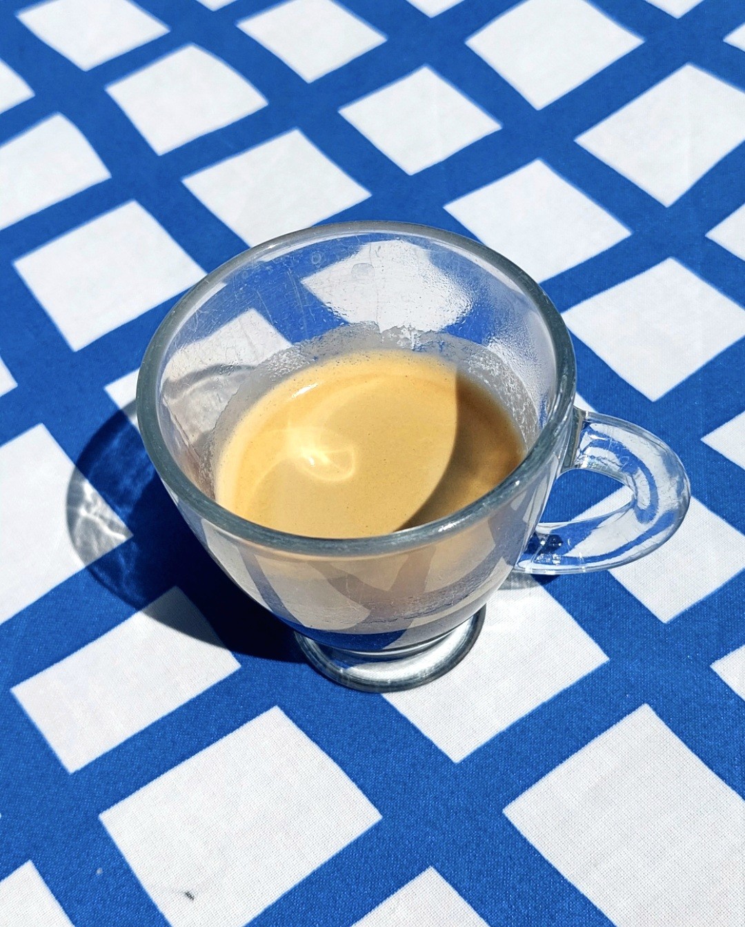Café Meo Excellence en grains 

De retour à la maison. 
Petit expresso accompagné d'une orange givrée 