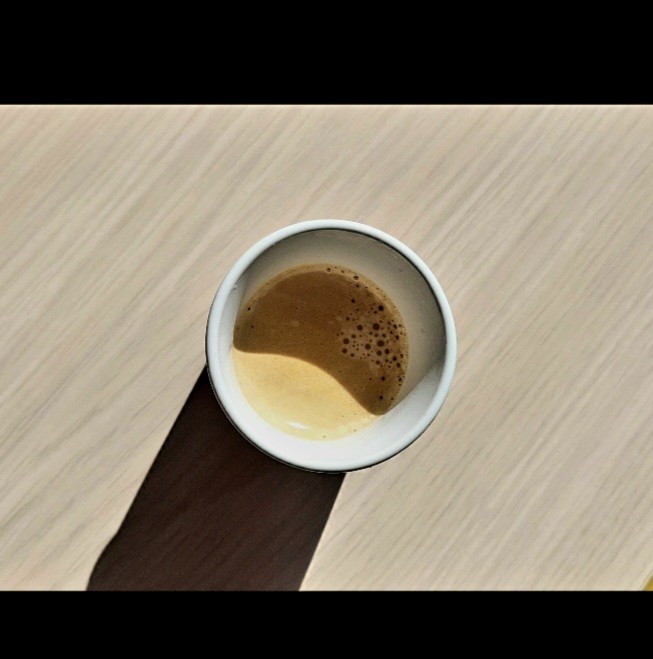 L'Or Splendente intensité 7

Un expresso juste avant de reprendre le travail 