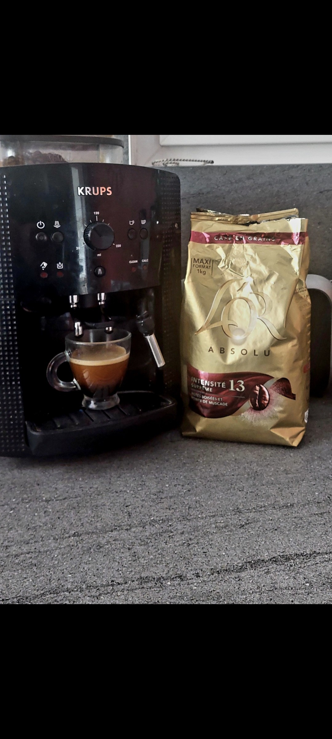 Café l'Or Absolu intensité 13 en grains 

Et c'est reparti pour un tour
Expresso très très fort sorti de ma fidèle et indestructible Krups !