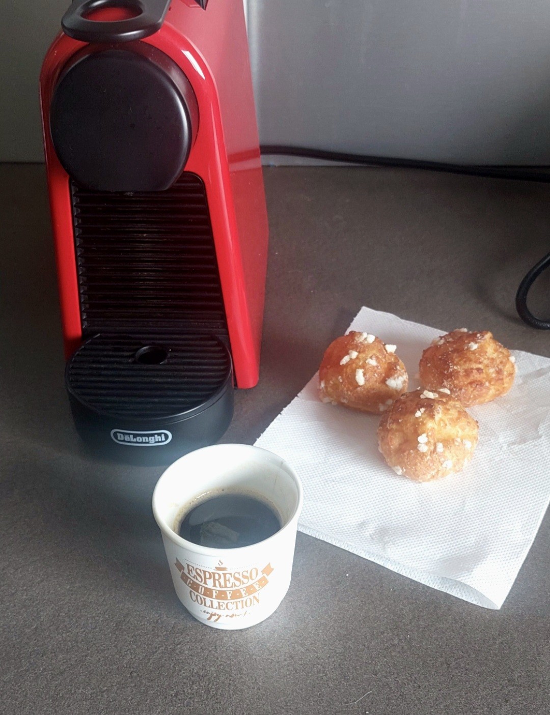 Café Nespresso pure origine Rosabaya de Colombie
Cet expresso est une vraie réussite surtout avec ces 3 chouquettes au sucre