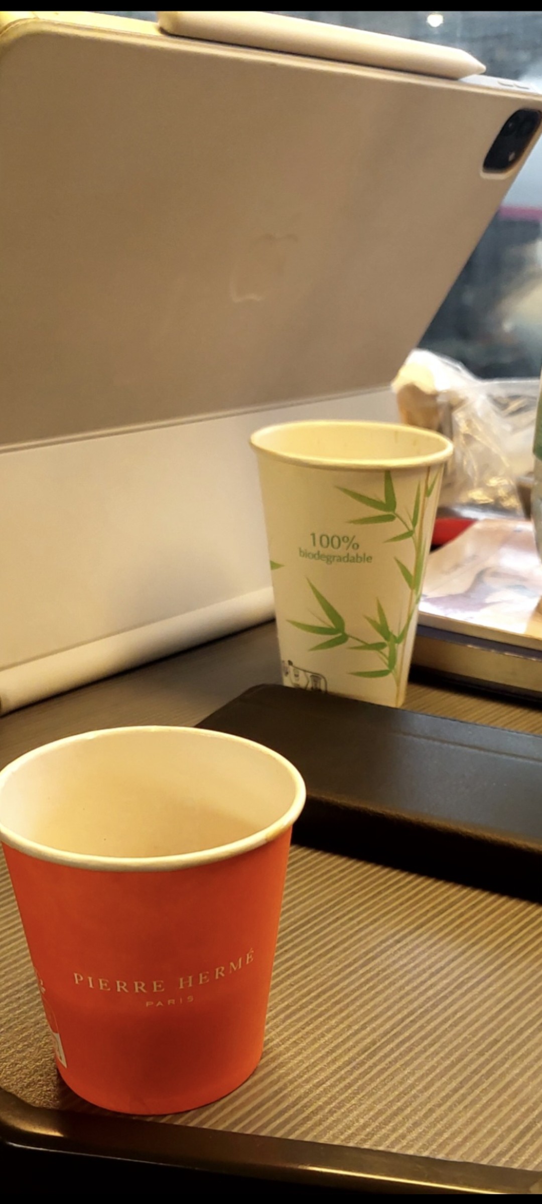 Expresso Pierre Herme Paris en Grains 

Dans le train !