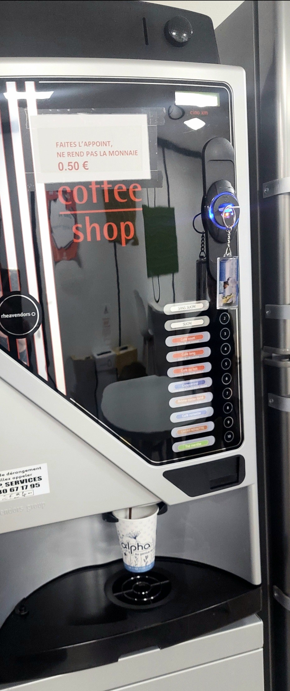 Café instantané à la machine de mon entreprise 

On va dire que ça fait le travail !!!