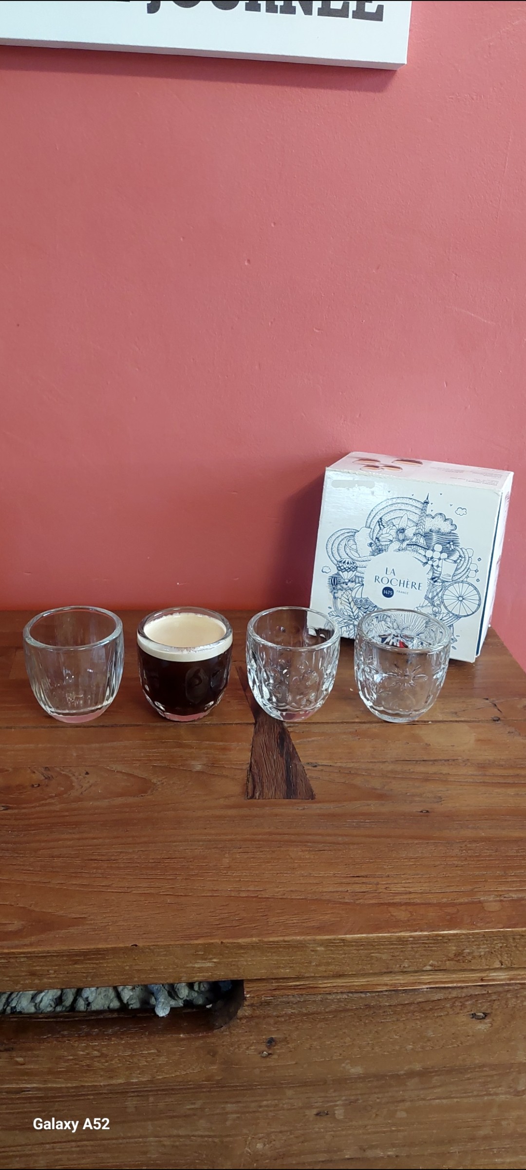 Café Carte Noire classique en grains
Dans quelle tasse La Rochere ais je caché mon expresso supercharged ?
Attention il y a peut-être un piège ;-)))