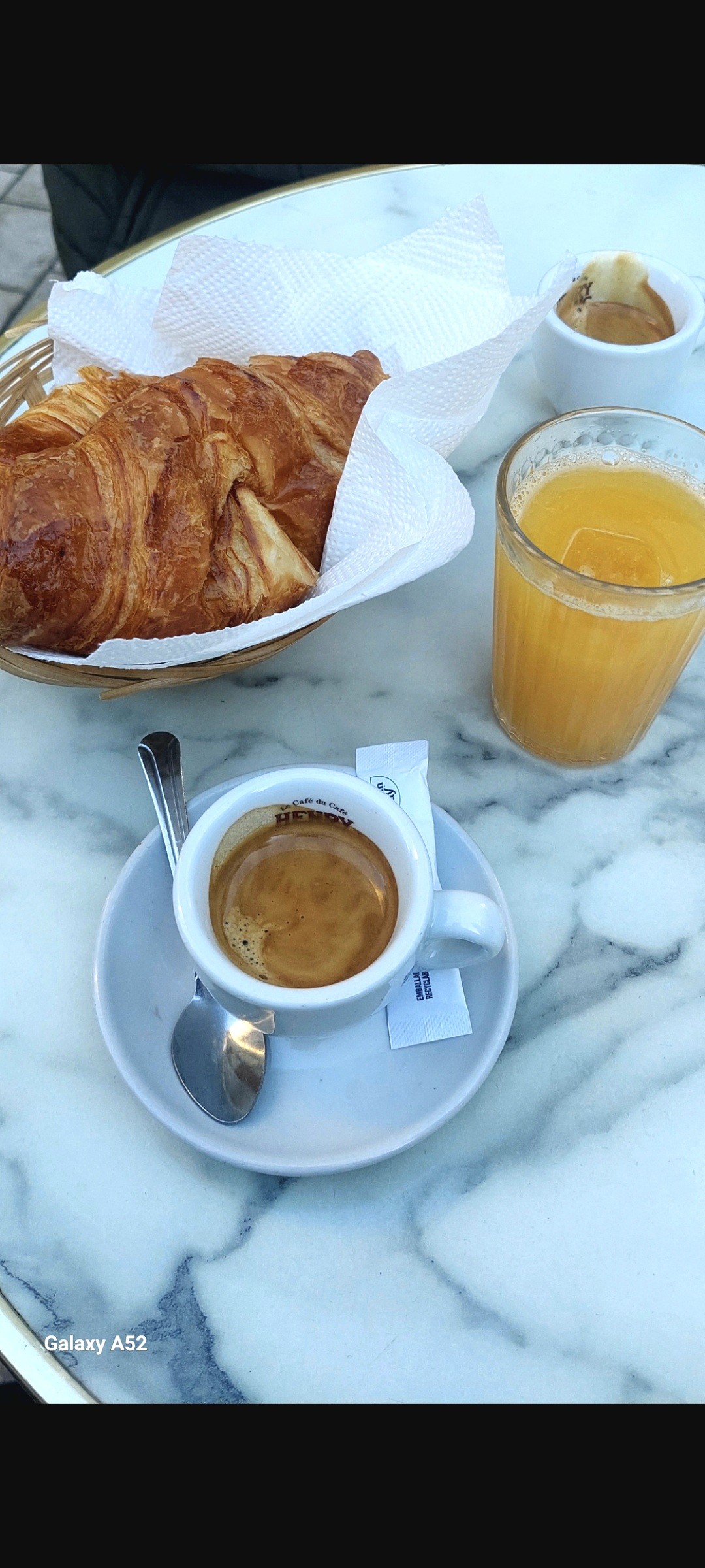 Café Henry en grains. Le café des cafés
Balade à Marseille - Partie 1
Expresso très serré pour bien commencer la journée !
Balade au vieux port !