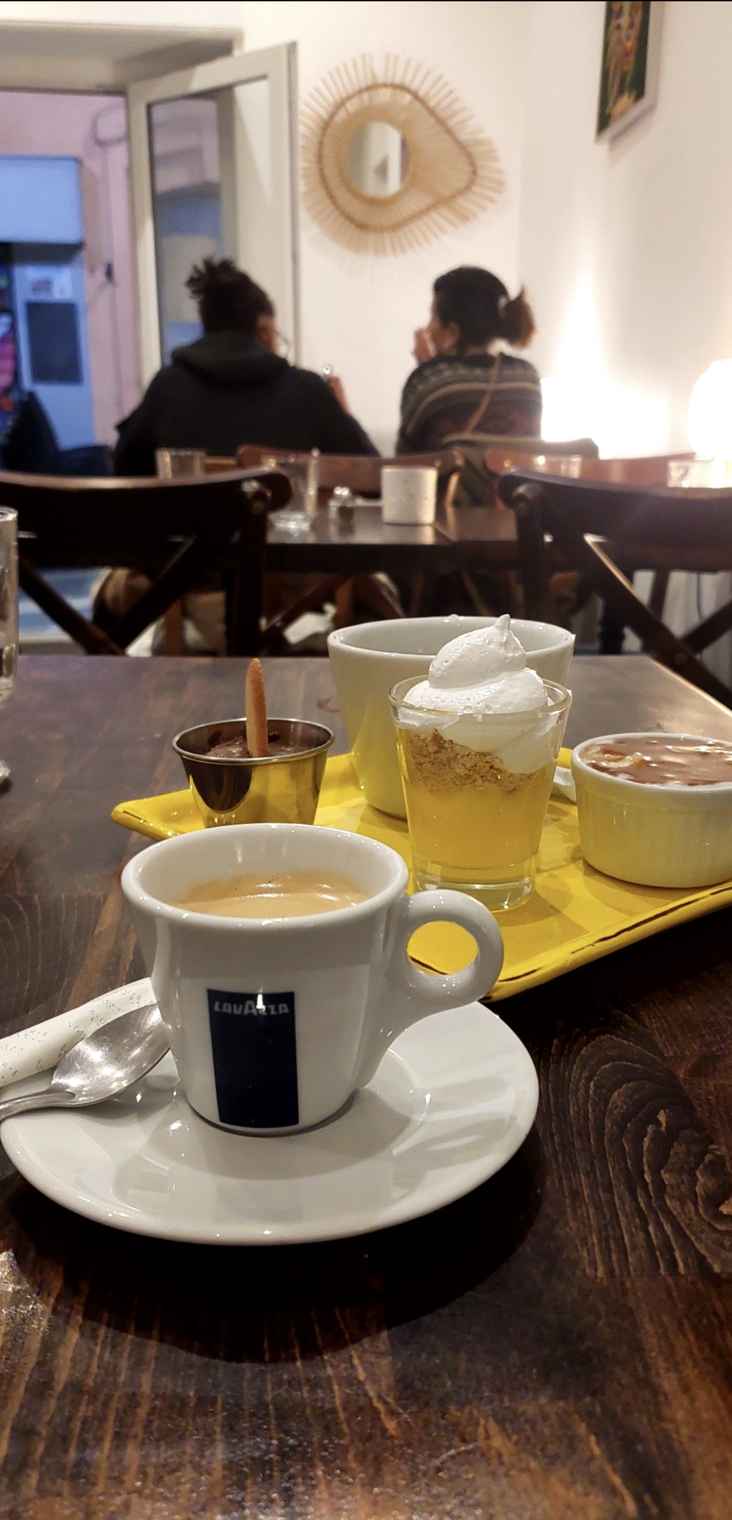 Café Lavazza en grains
Balade à Marseille partie 4
Café gourmand maison. Probablement le meilleur jamais testé. Au cœur du panier, petit restaurant spécialisé dans l'aïoli .